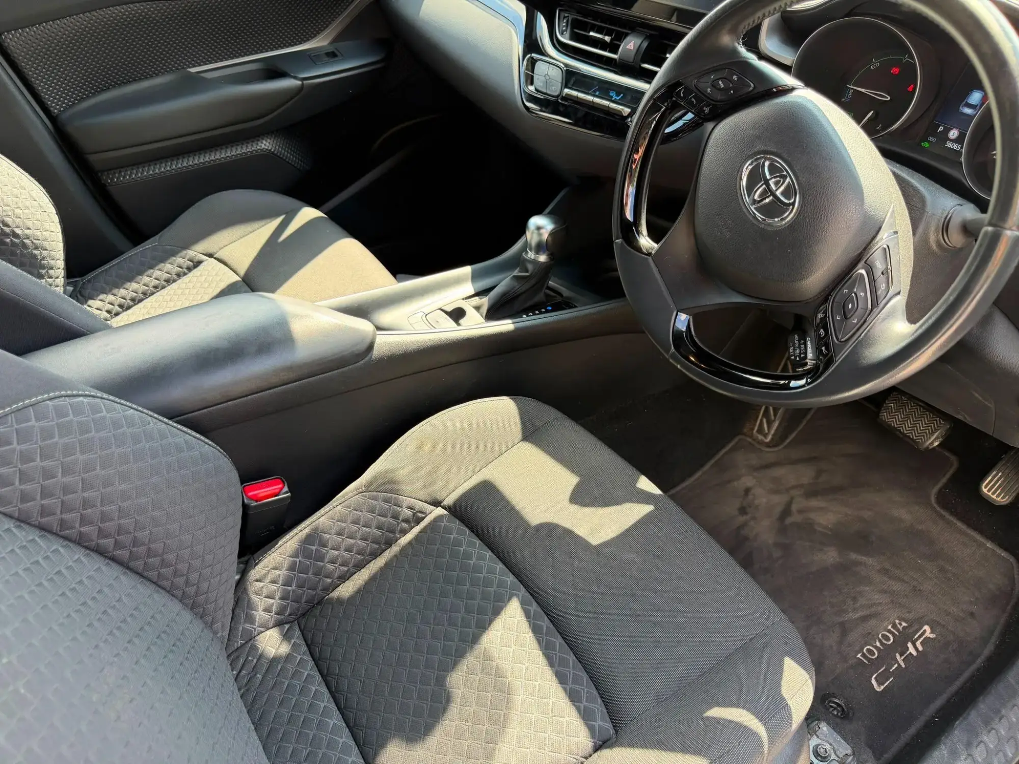 Toyota C-HR Self-Charging Hybrid Image 14 Toyota C-HR Self-Charging Hybrid Image 14