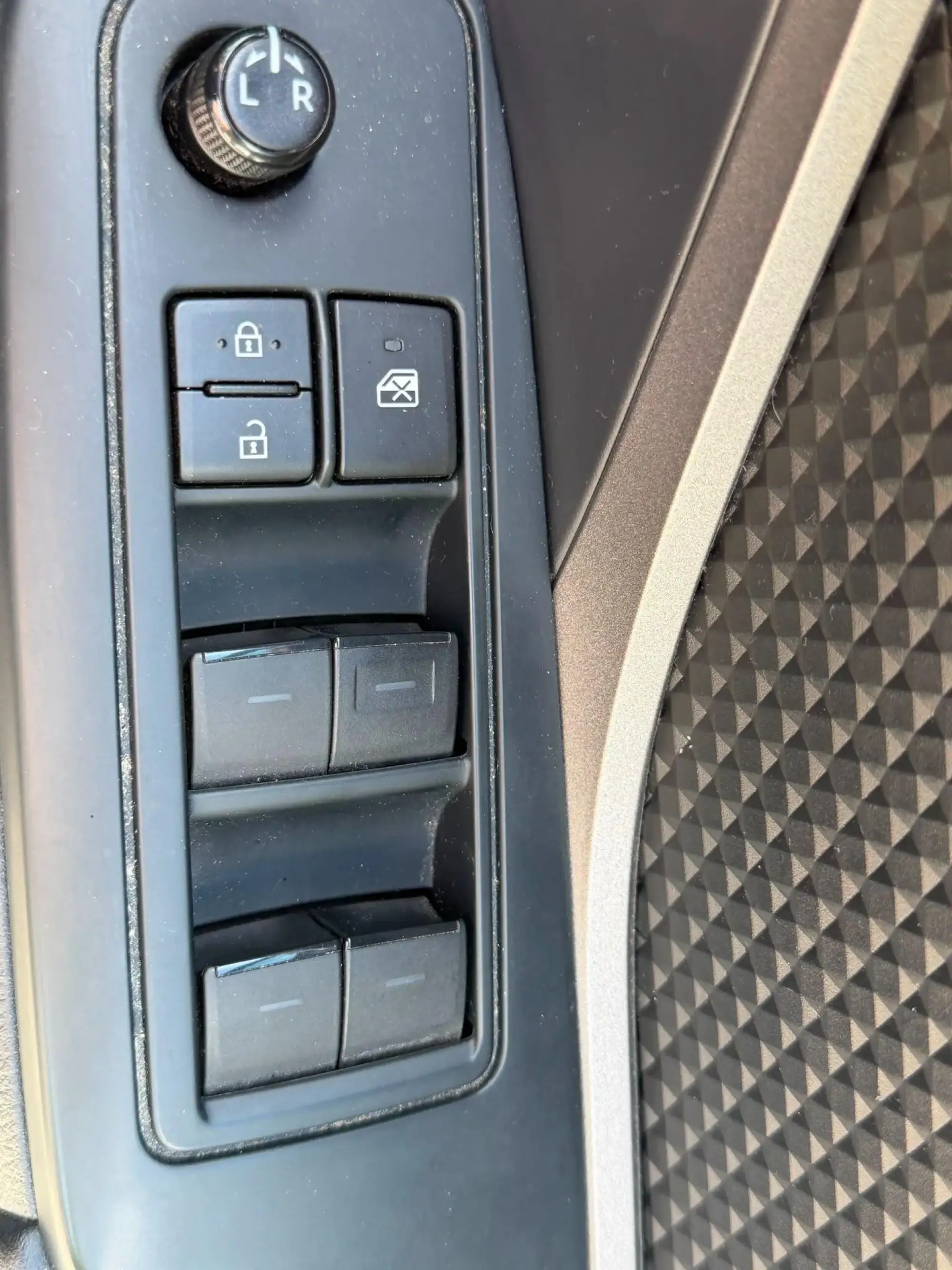 Toyota C-HR Self-Charging Hybrid Image 16 Toyota C-HR Self-Charging Hybrid Image 16