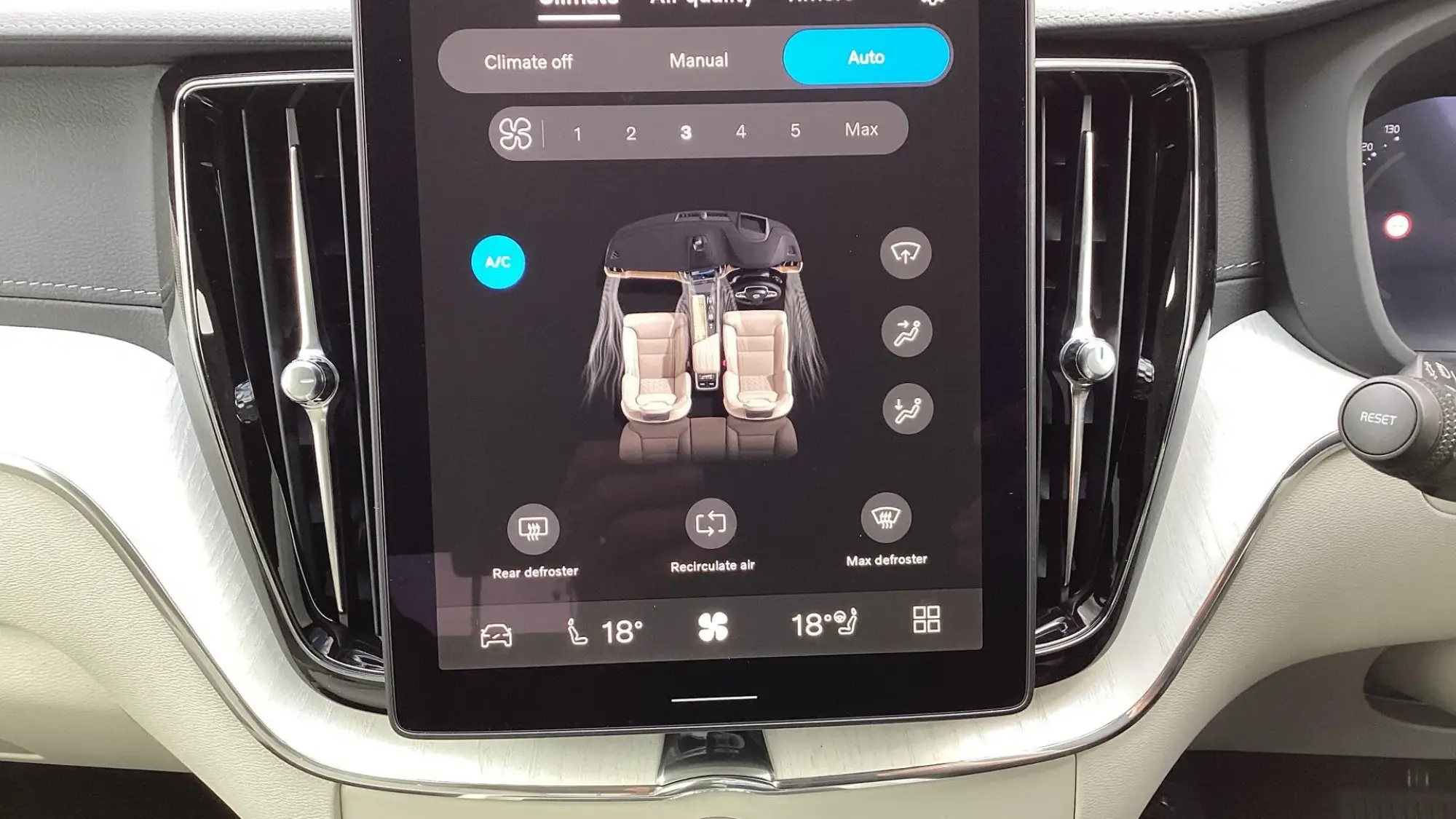Volvo XC60 Image 18