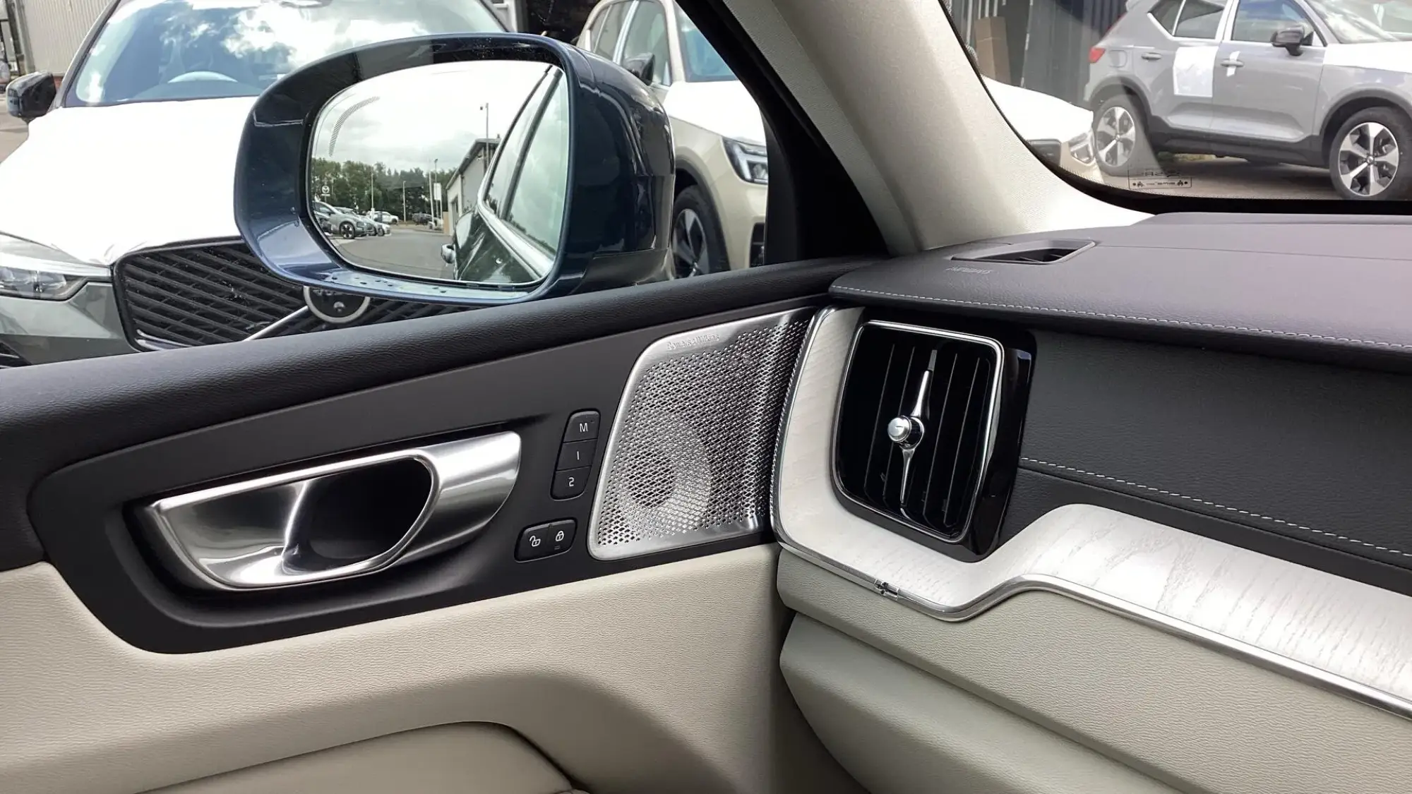 Volvo XC60 Image 24