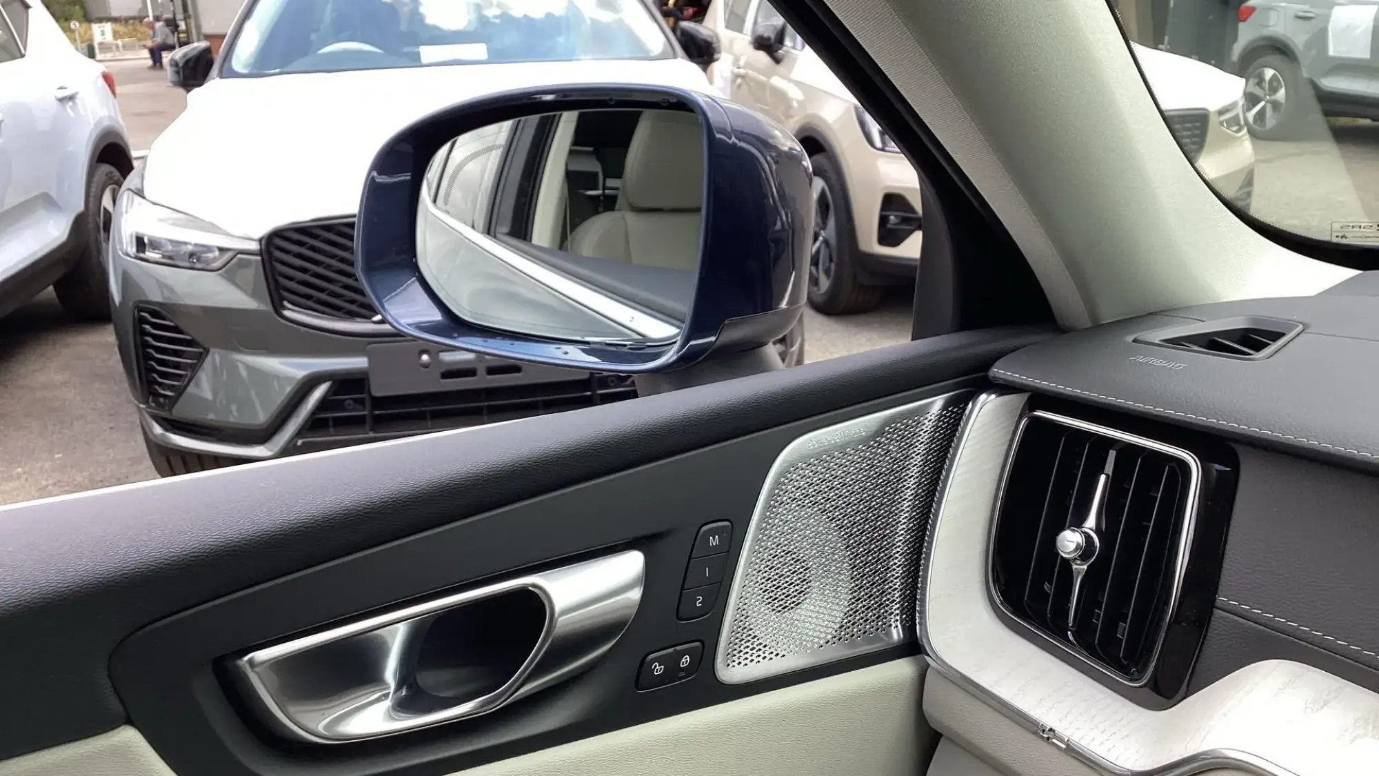 Volvo XC60 Image 25