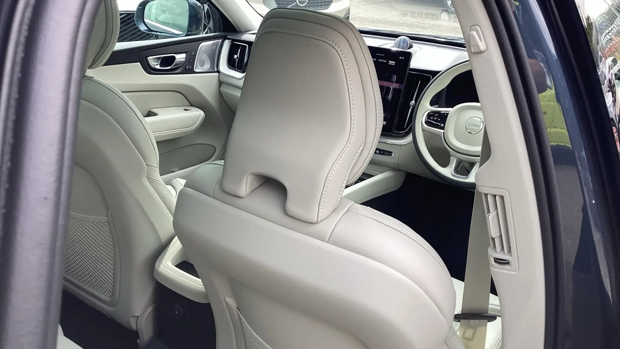Volvo XC60 Image 40