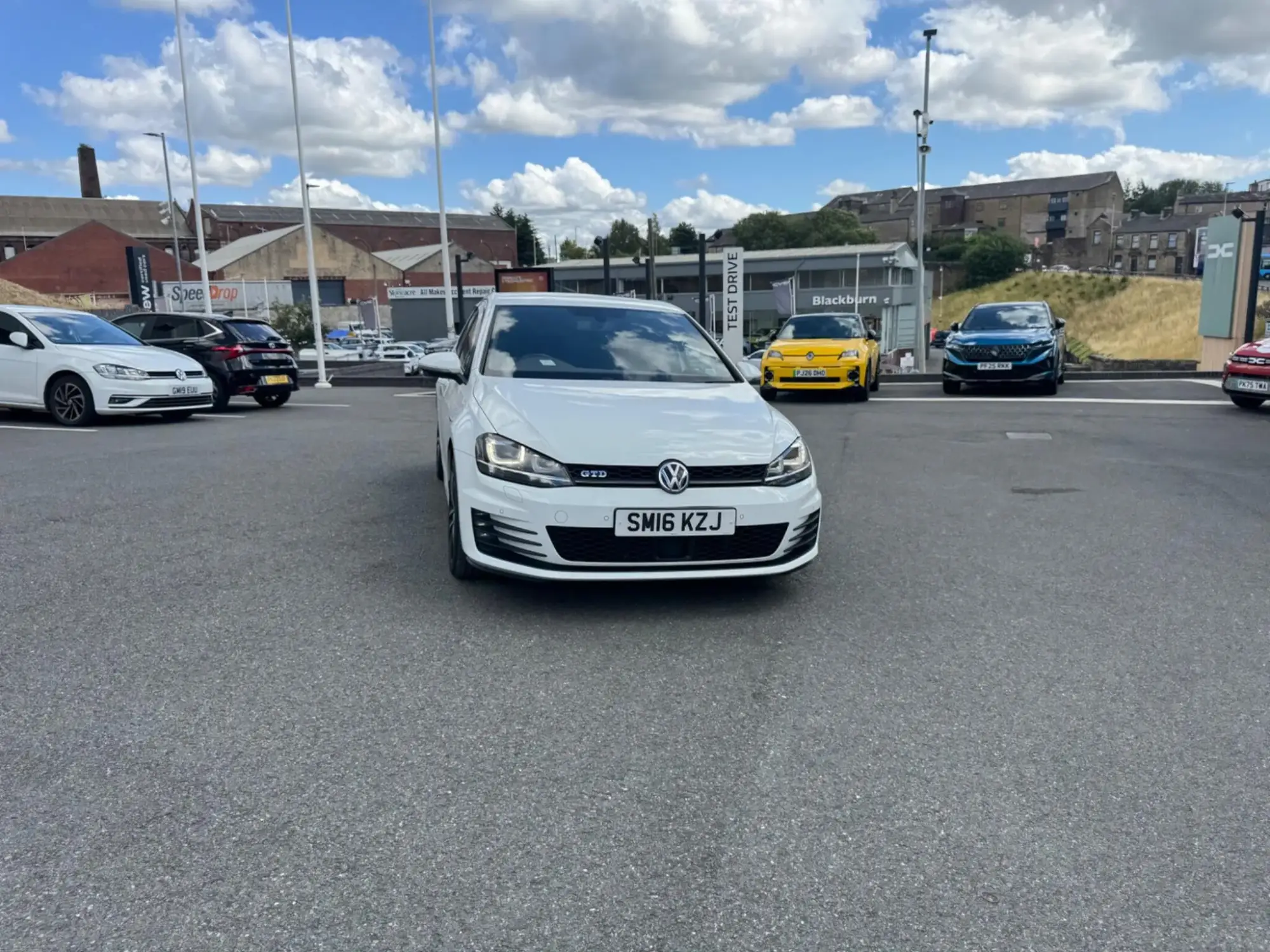 Volkswagen Golf 2.0 TDI BlueMotion Tech GTD Euro 6 (s/s) 5dr M17XHC Image 2