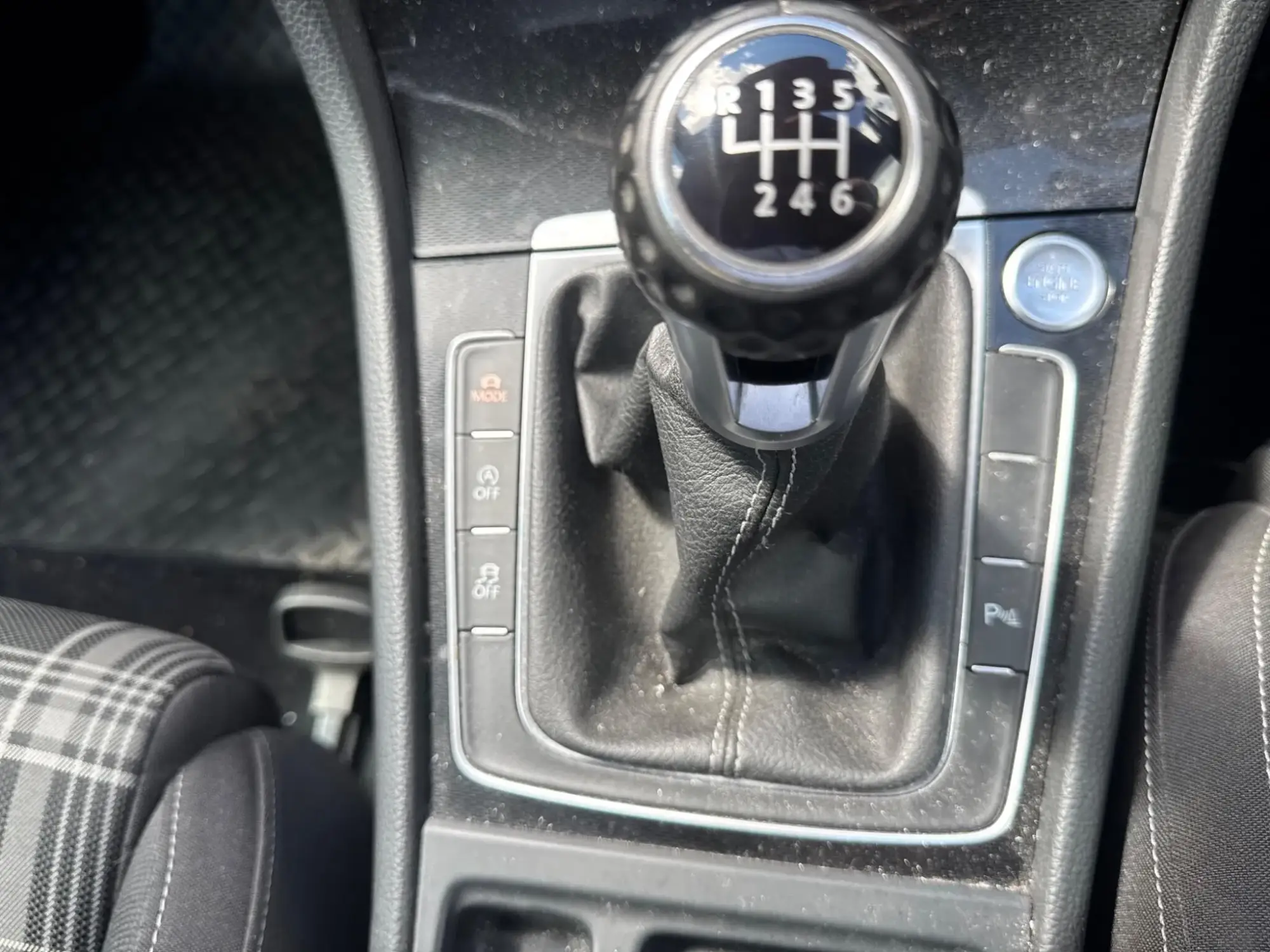 Volkswagen Golf Image 10