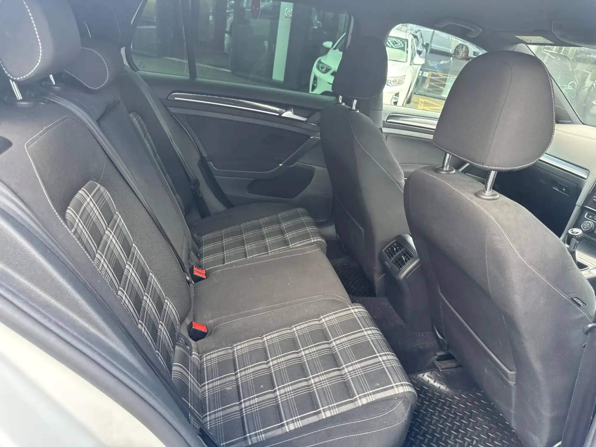 Volkswagen Golf Image 11