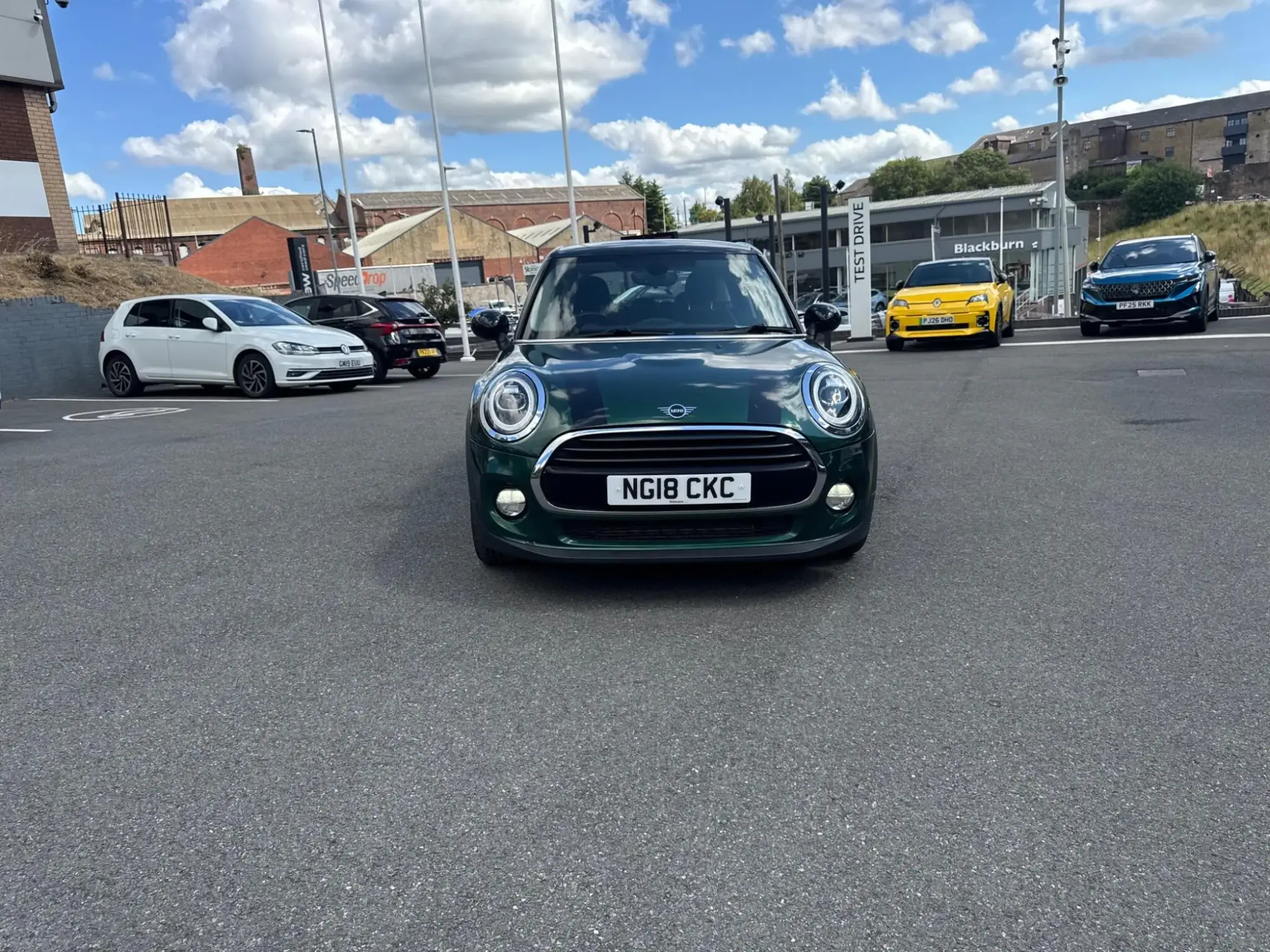 MINI Hatch 5-Door Hatch Cooper NG18CKC Image 2