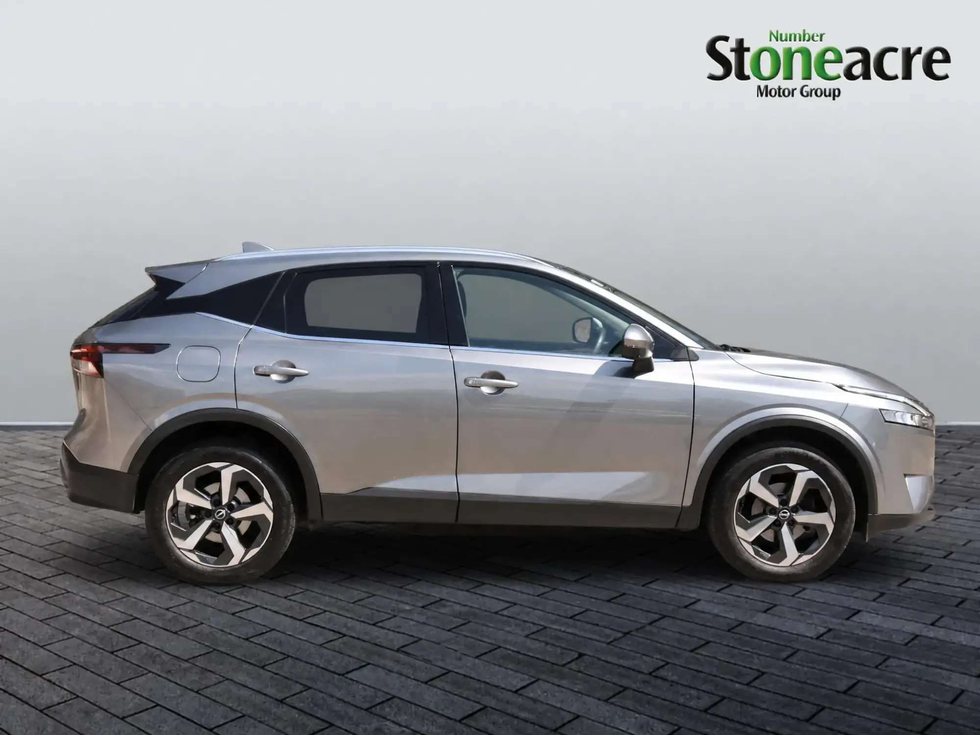 Nissan Qashqai 1.3 DiG-T MH N-Connecta 5dr BC73OFR Image 2