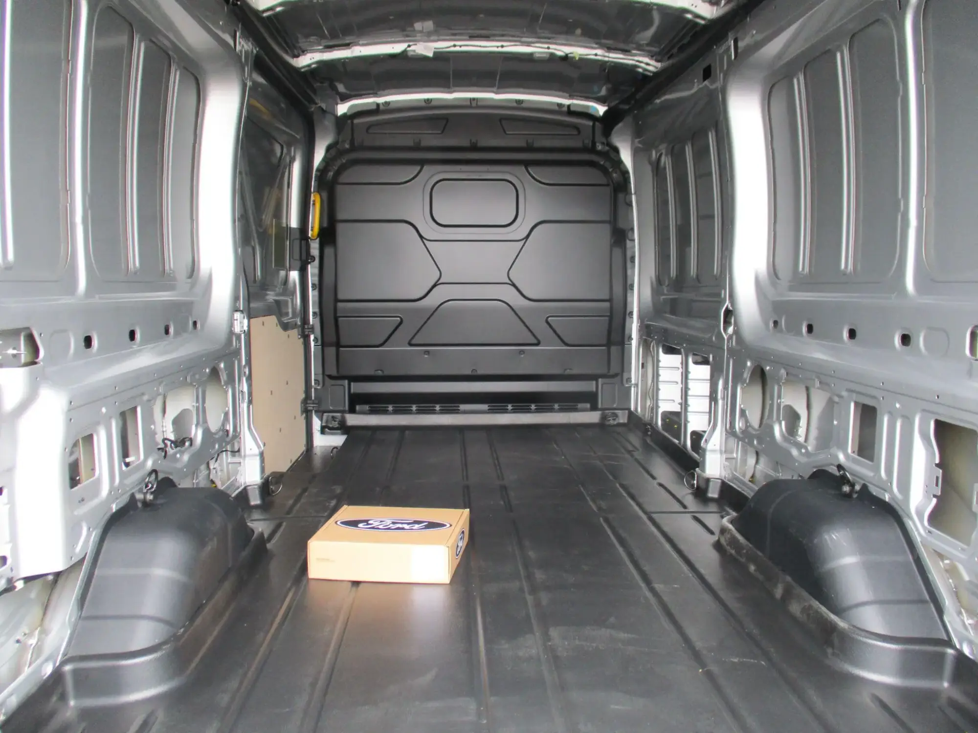 Ford E-Transit Image 11
