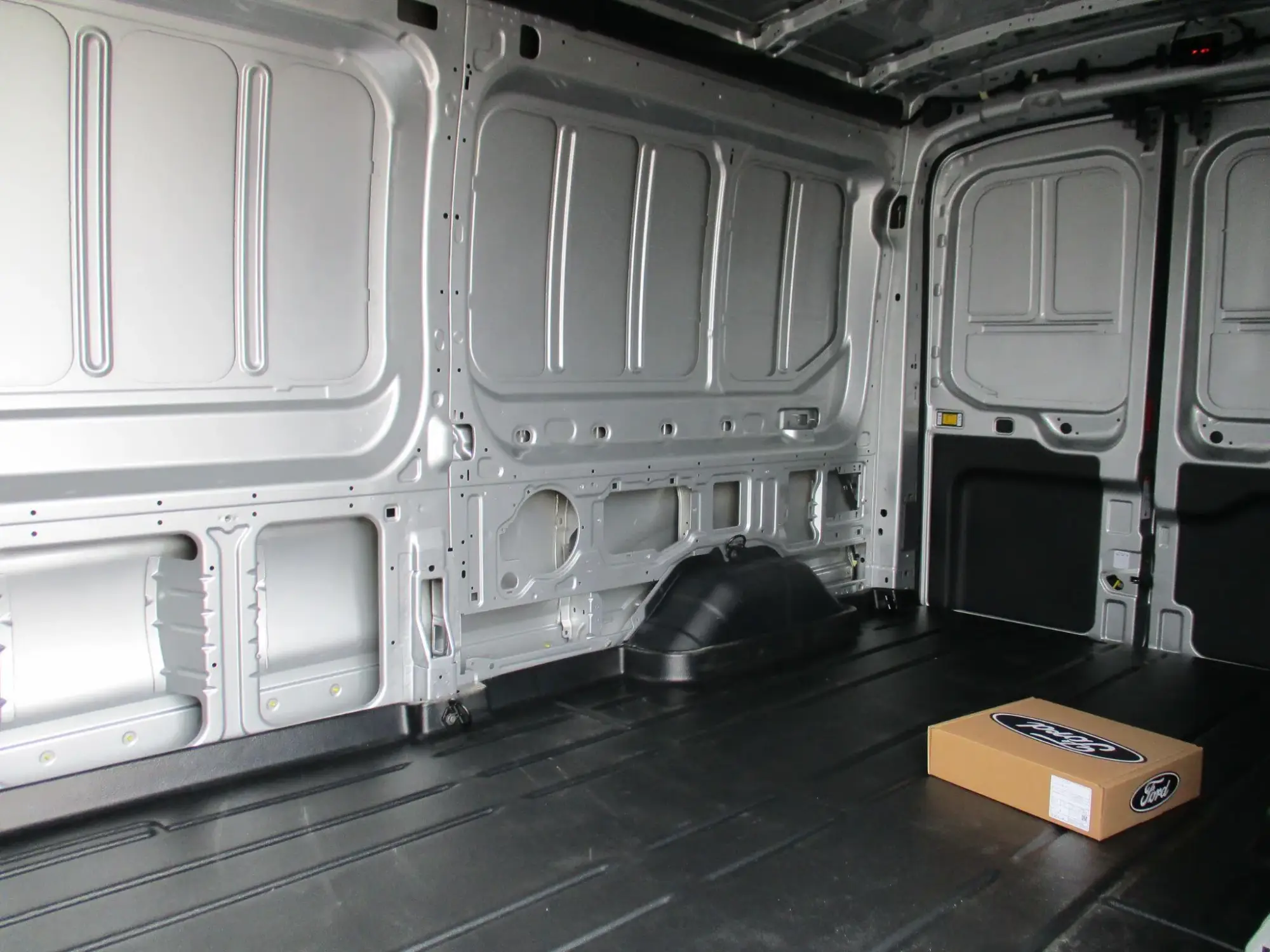 Ford E-Transit Image 12