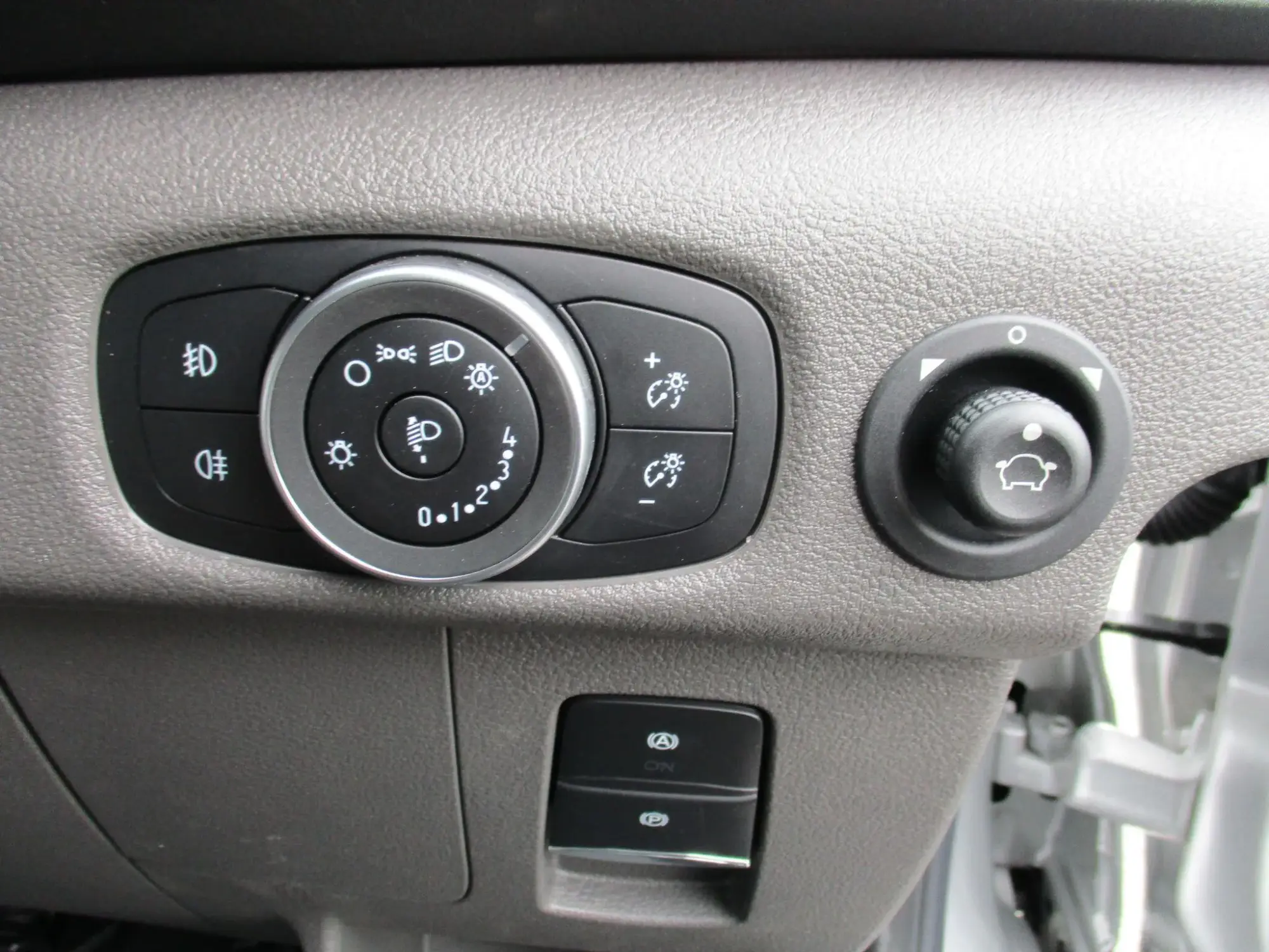 Ford E-Transit Image 15