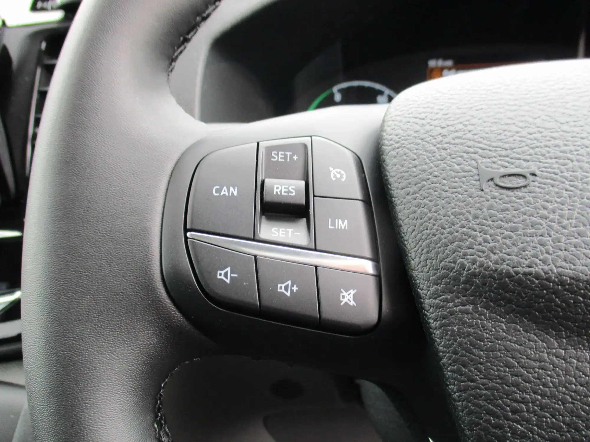 Ford E-Transit Image 17