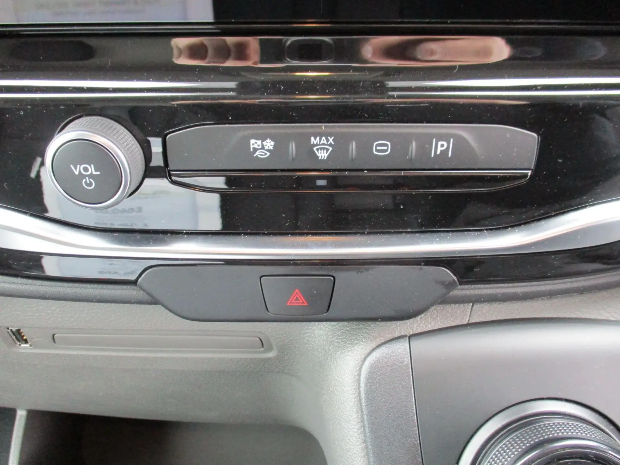 Ford E-Transit Image 20