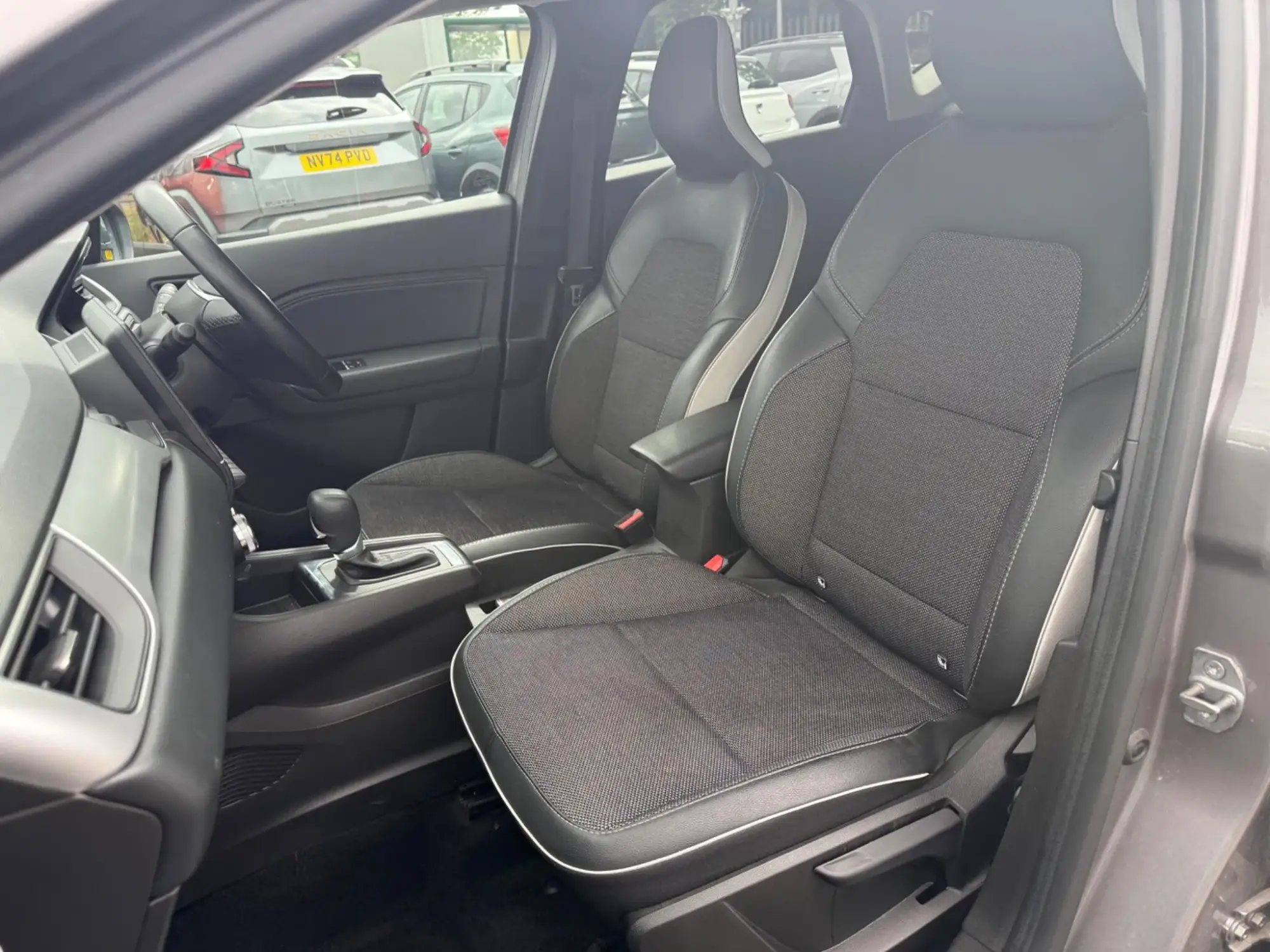 Renault Captur E-Tech Image 12 Renault Captur E-Tech Image 12