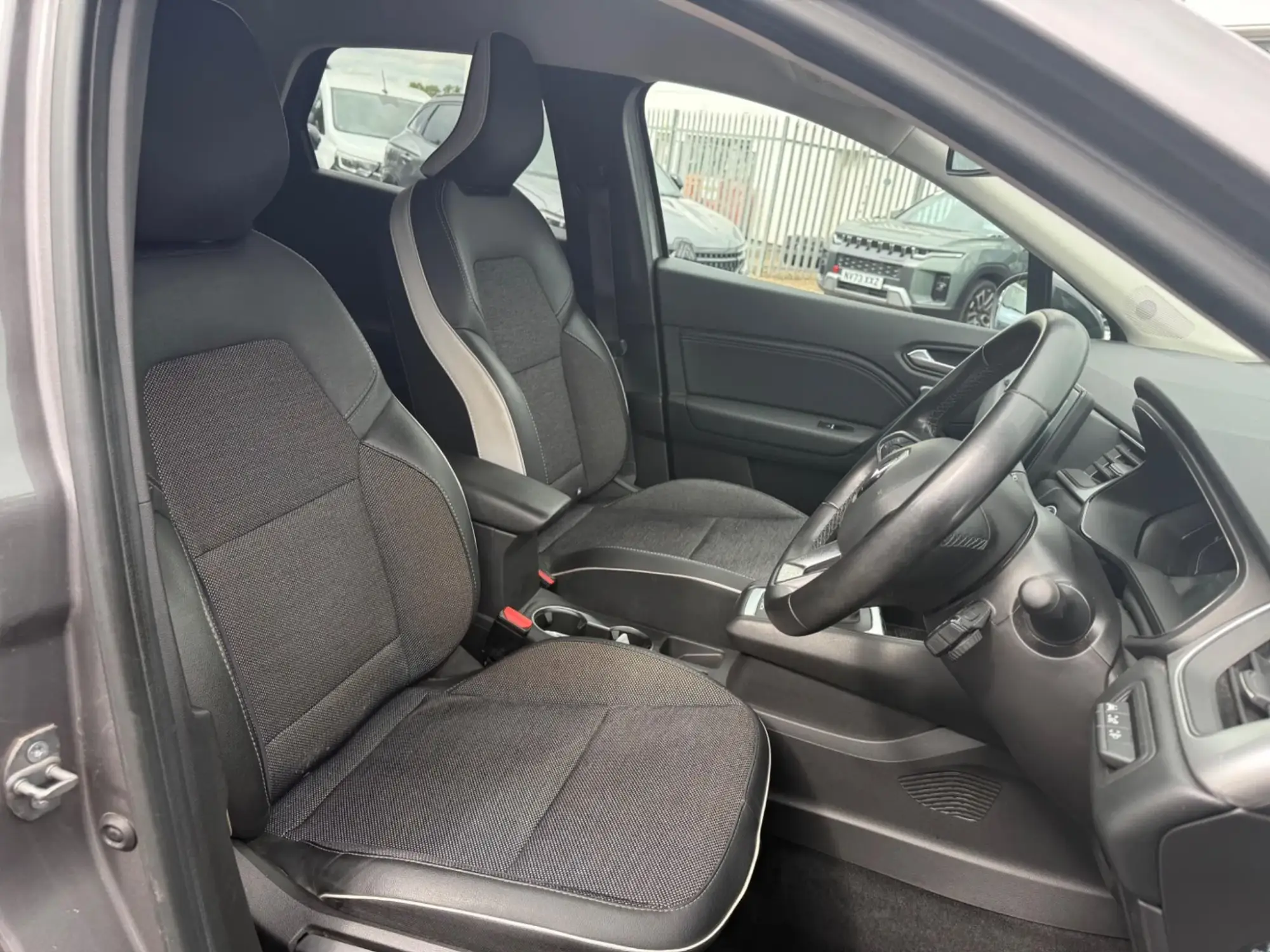 Renault Captur E-Tech Image 13 Renault Captur E-Tech Image 13