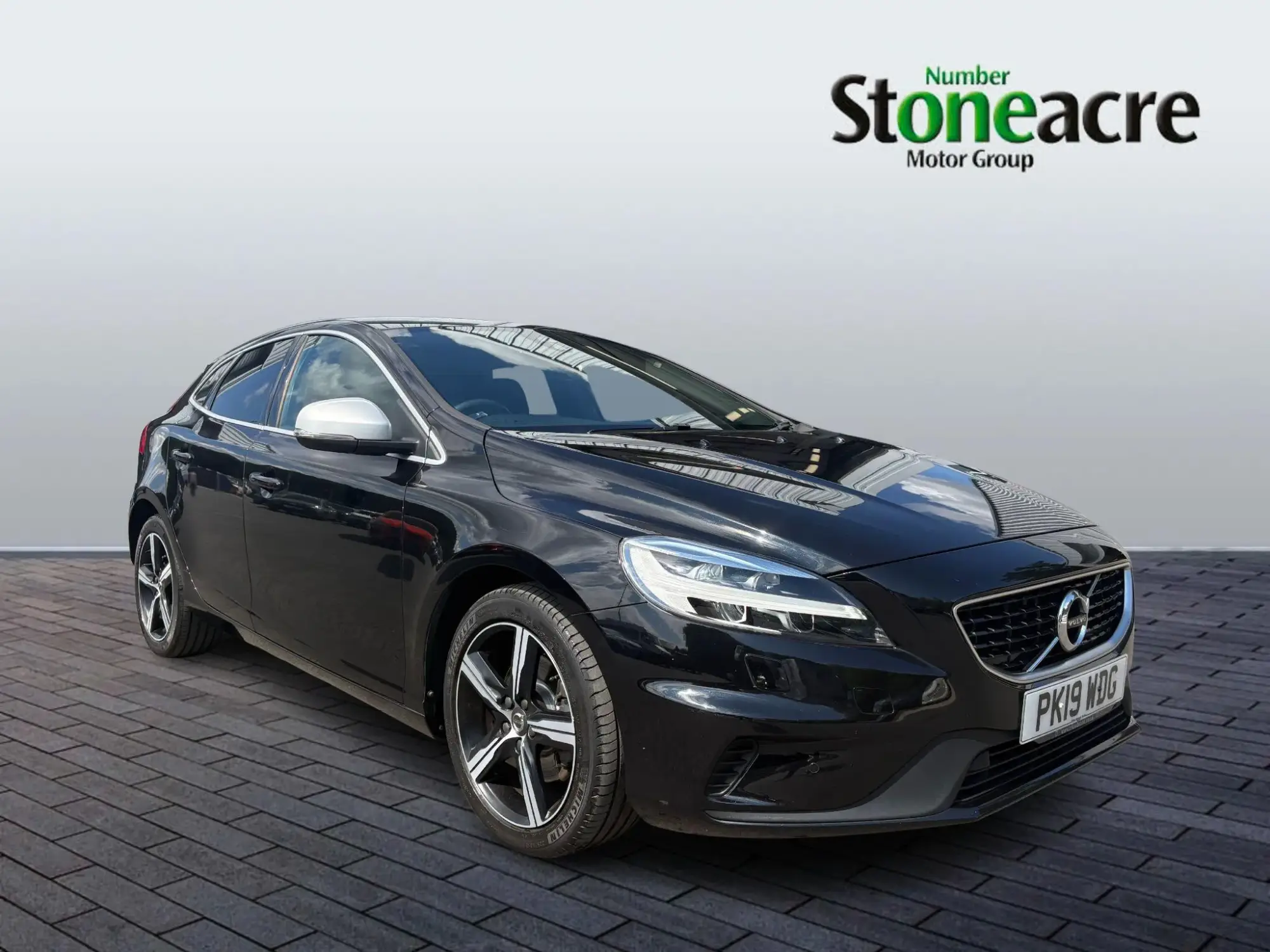Volvo V40 R-Design Pro T3 PK19WDG Image 1