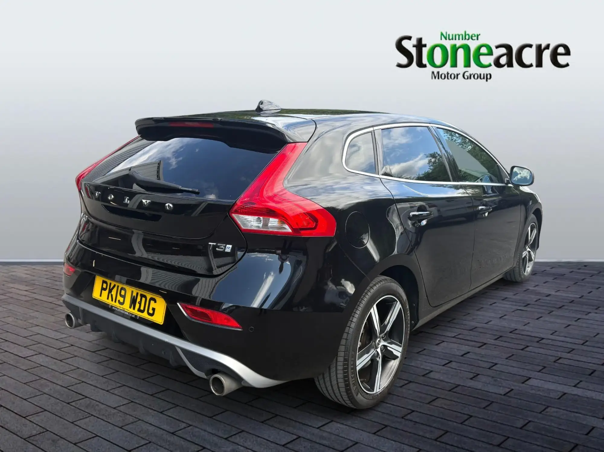 Volvo V40 R-Design Pro T3 PK19WDG Image 3