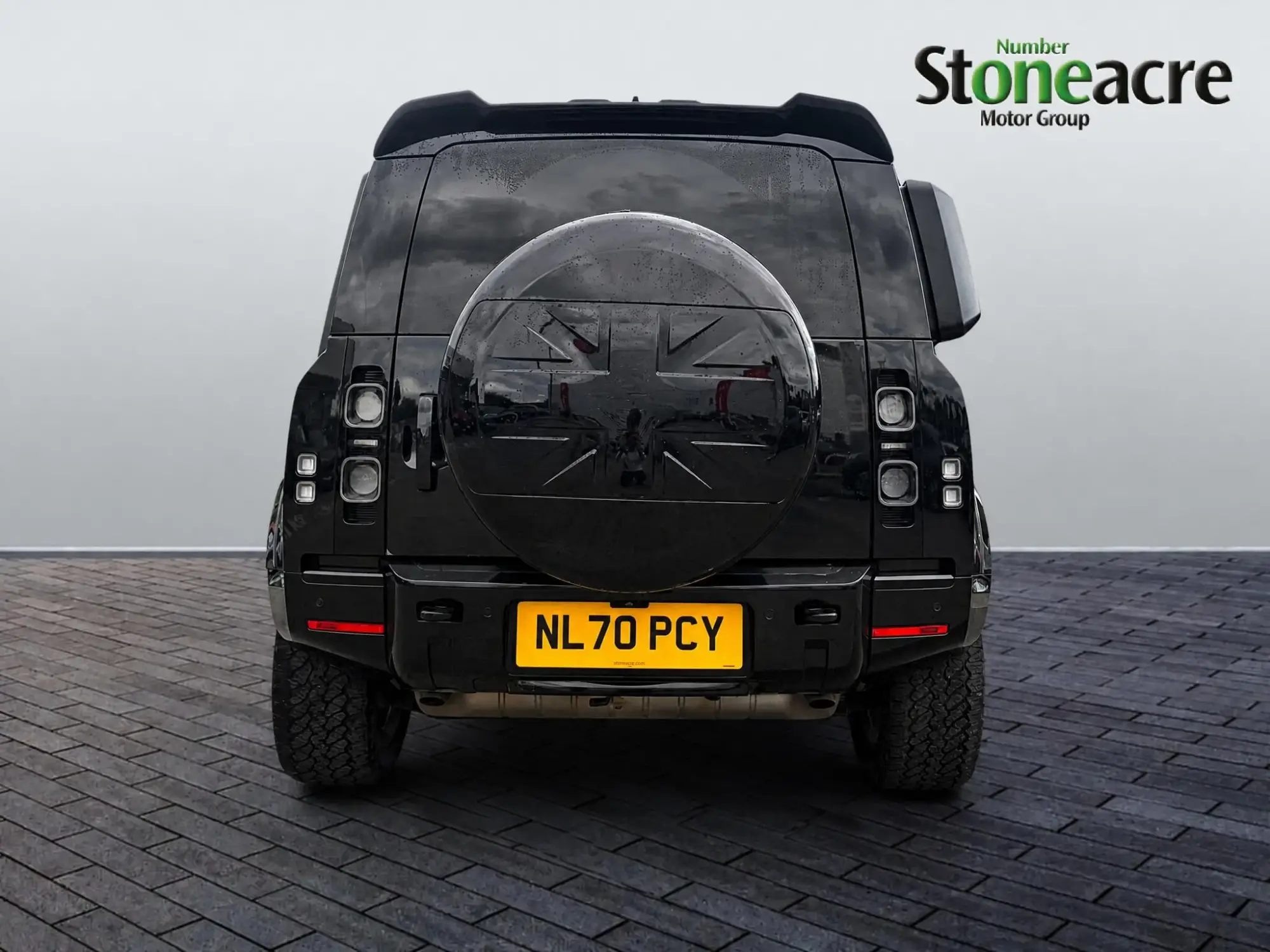 Land Rover Defender 110 Image 4