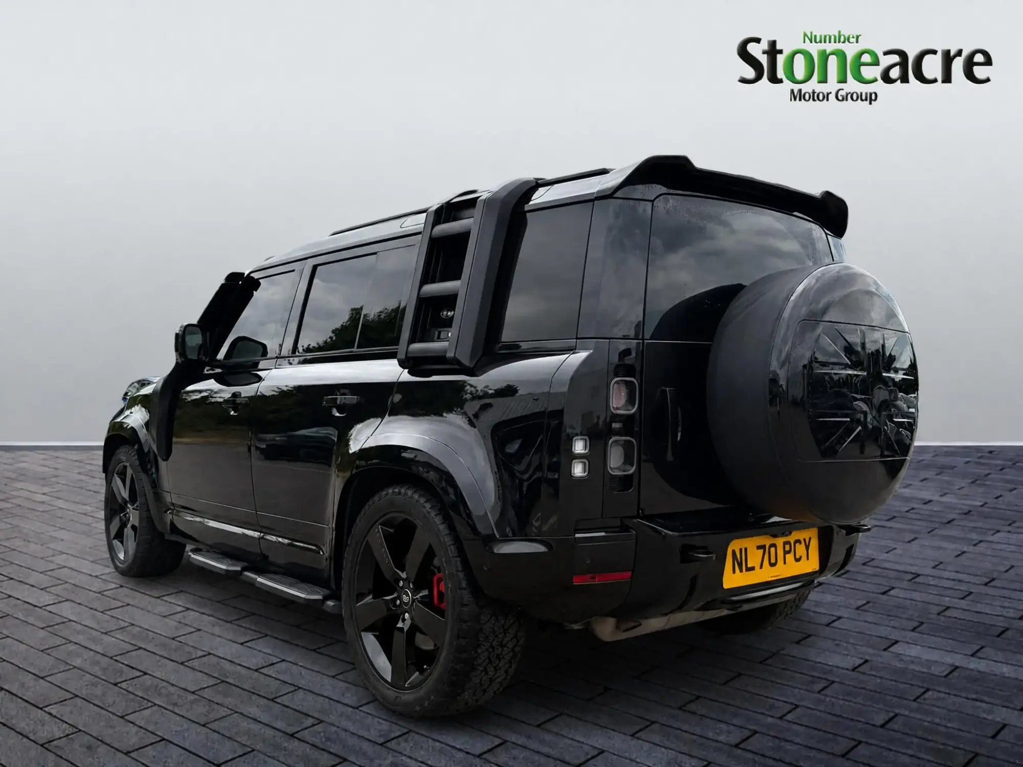 Land Rover Defender 110 Image 5