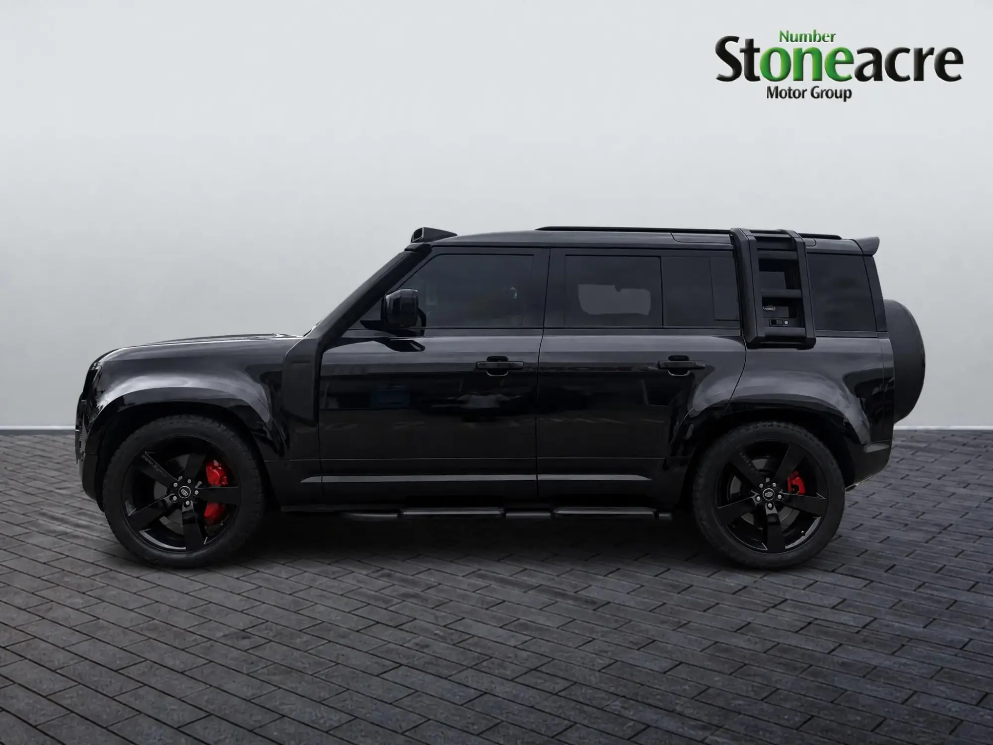 Land Rover Defender 110 Image 6