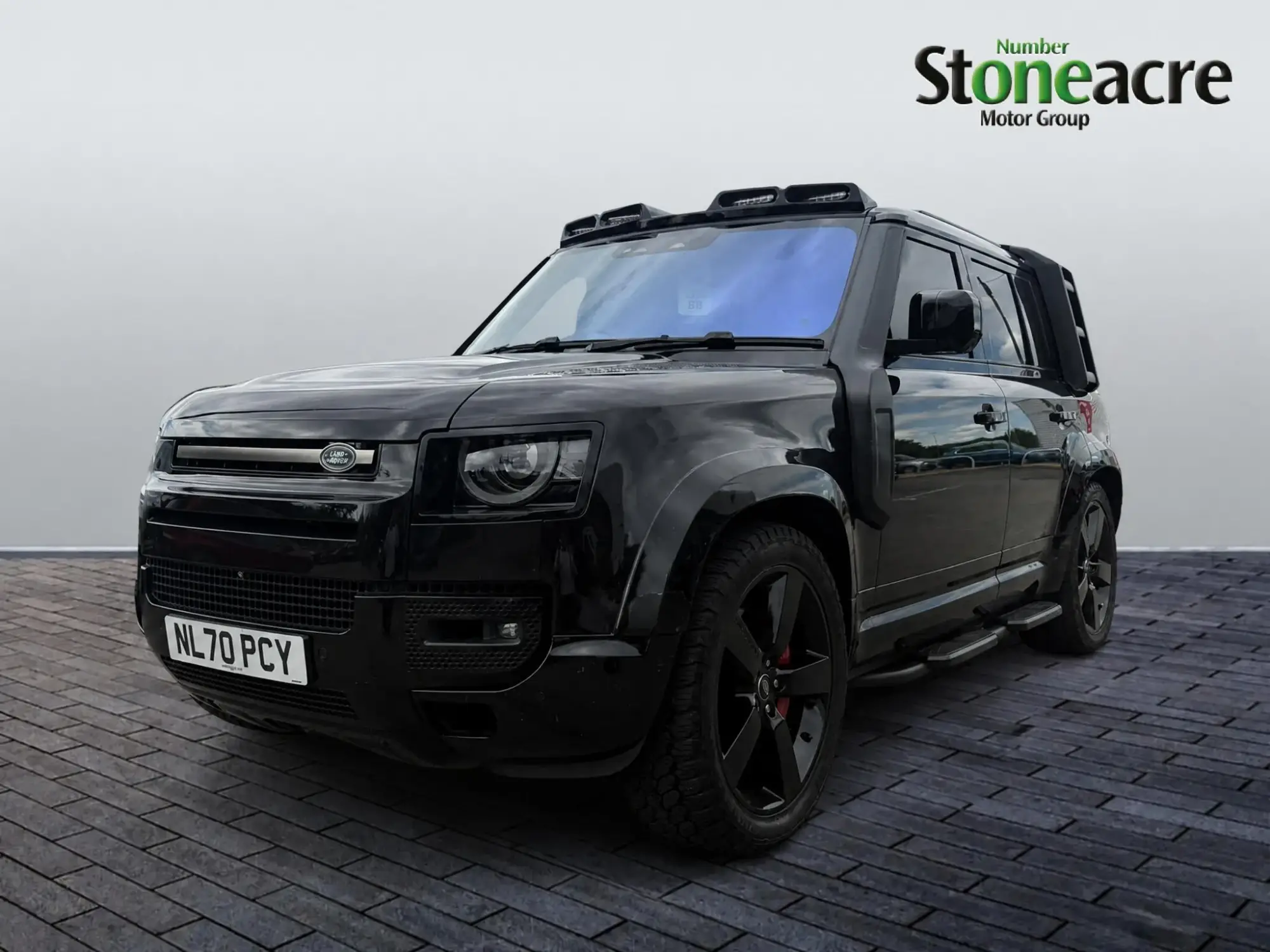 Land Rover Defender 110 Image 7
