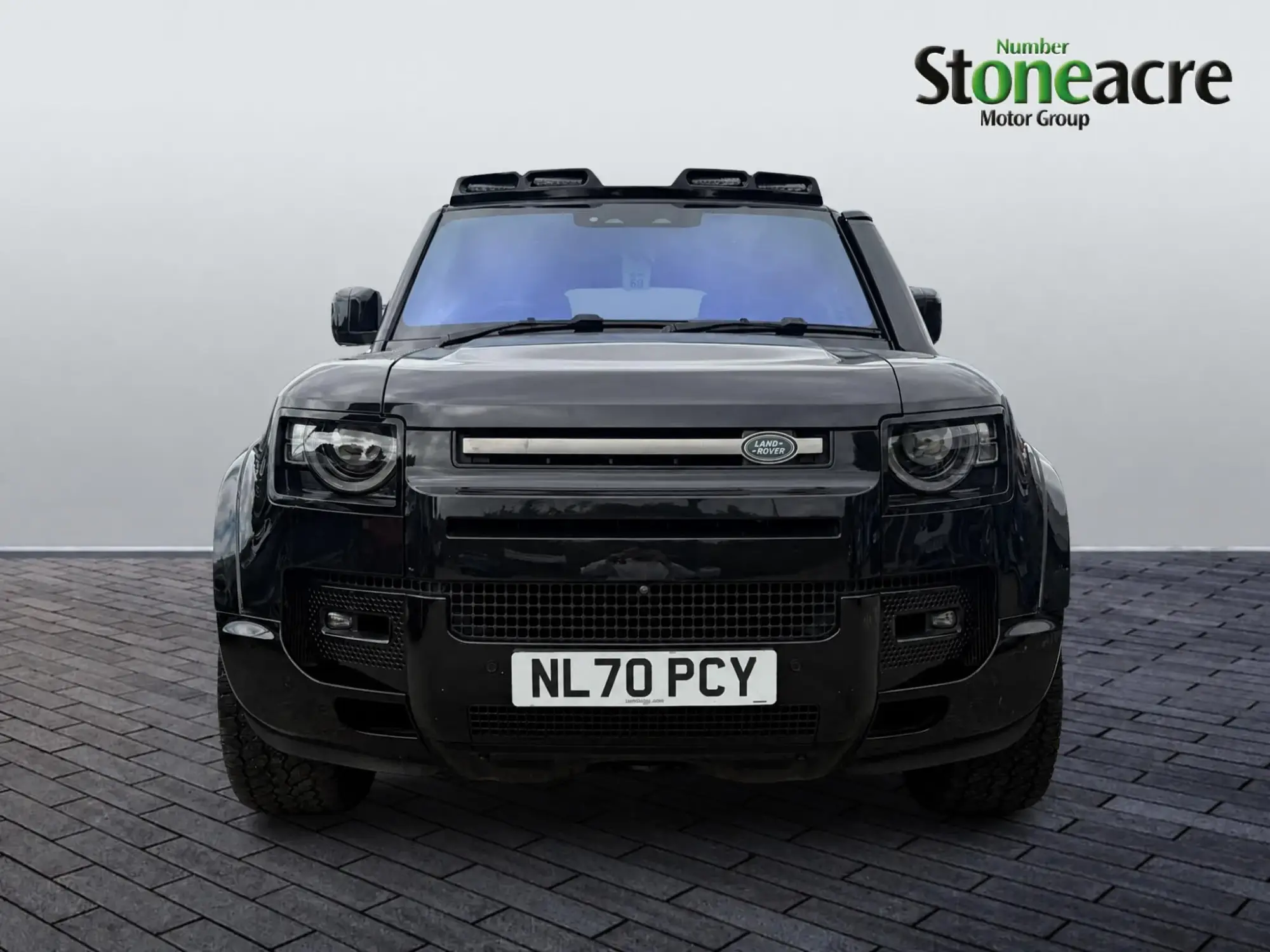 Land Rover Defender 110 Image 8