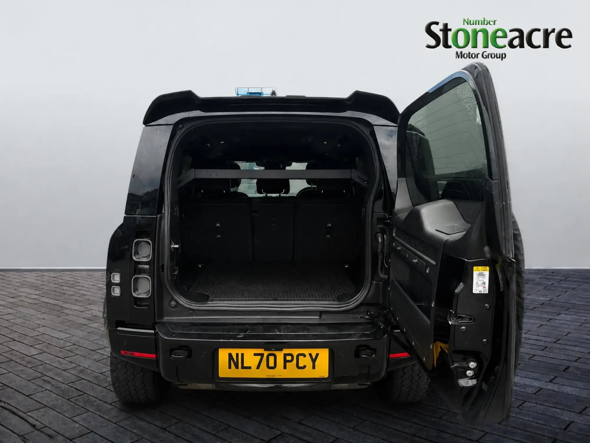 Land Rover Defender 110 Image 10
