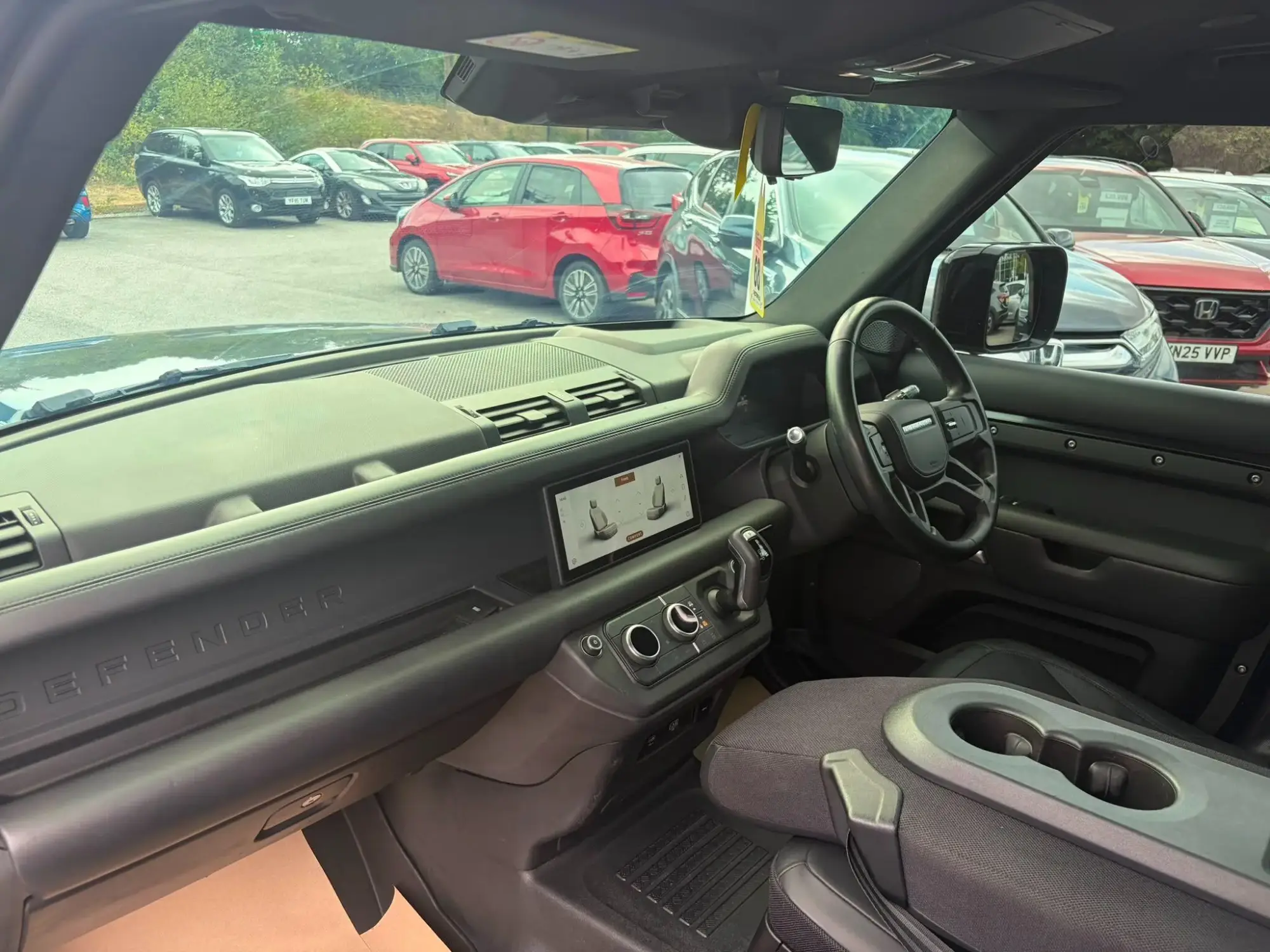 Land Rover Defender 110 Image 15