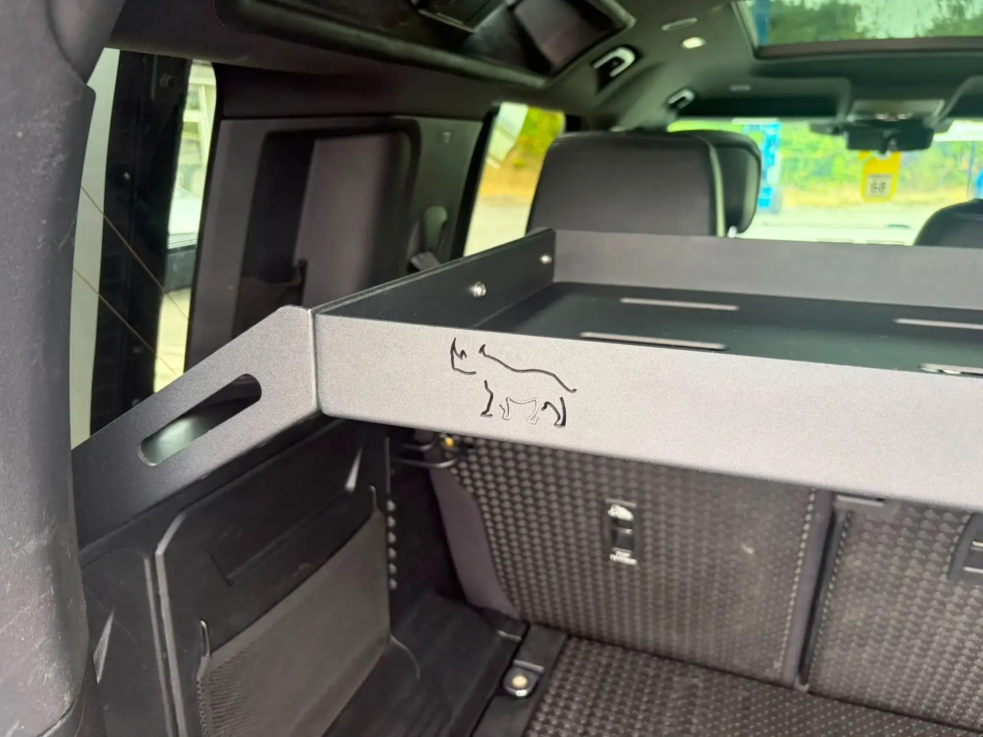 Land Rover Defender 110 Image 18