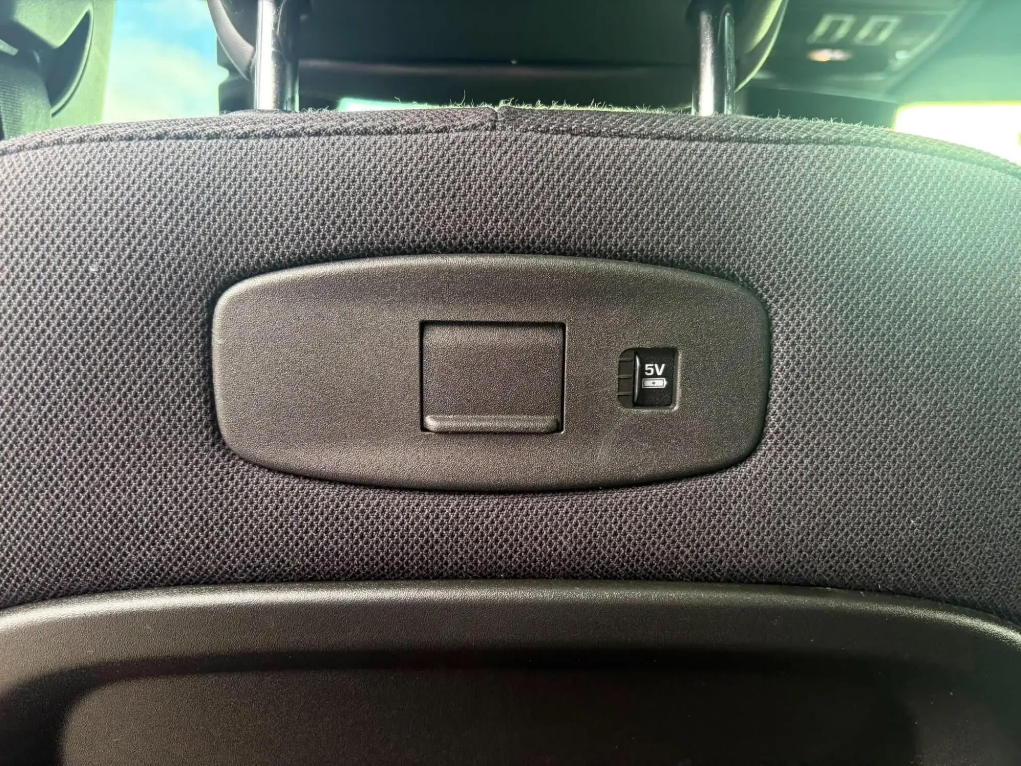 Land Rover Defender 110 Image 21