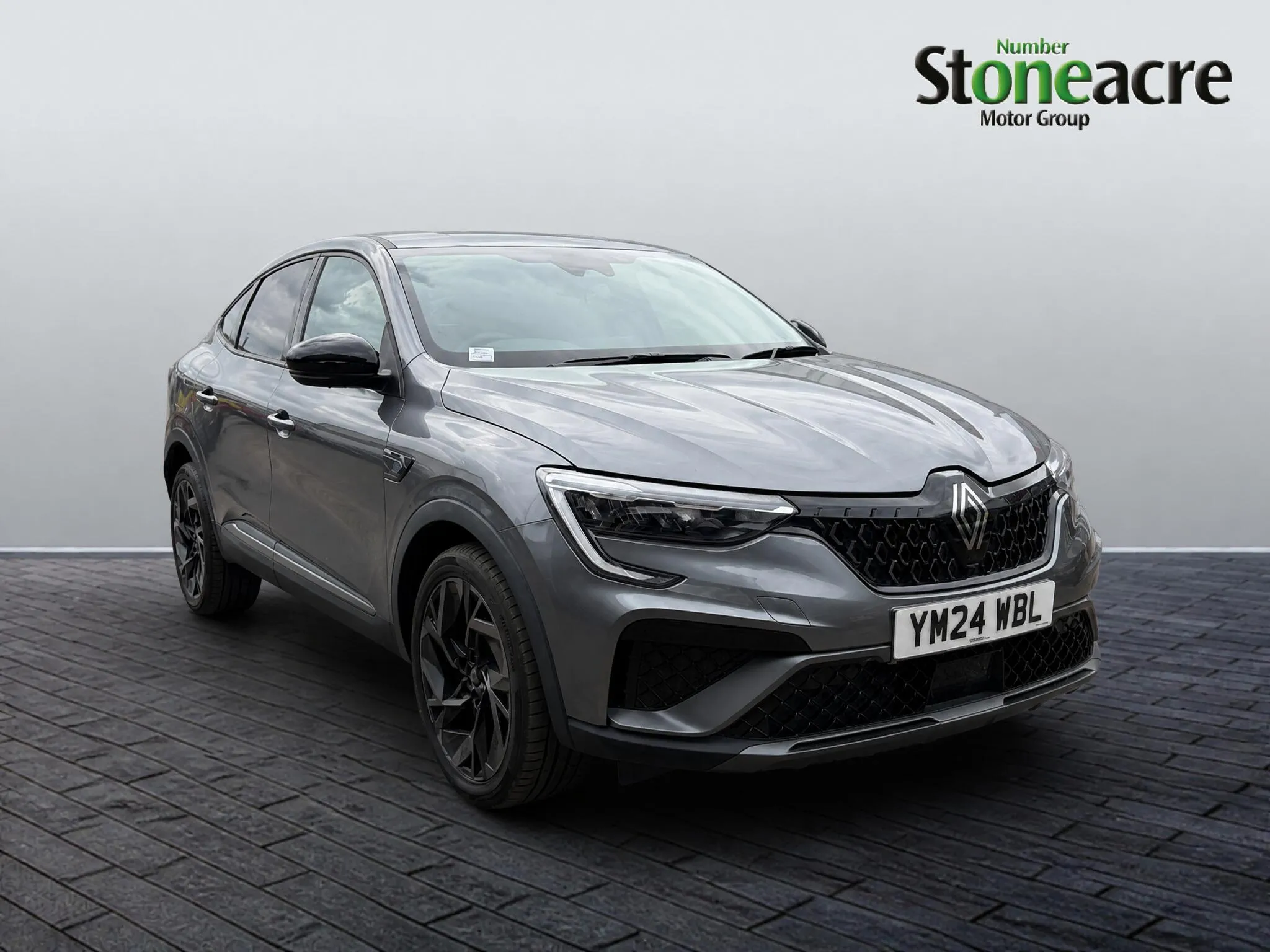 Renault Arkana E-Tech listing photo