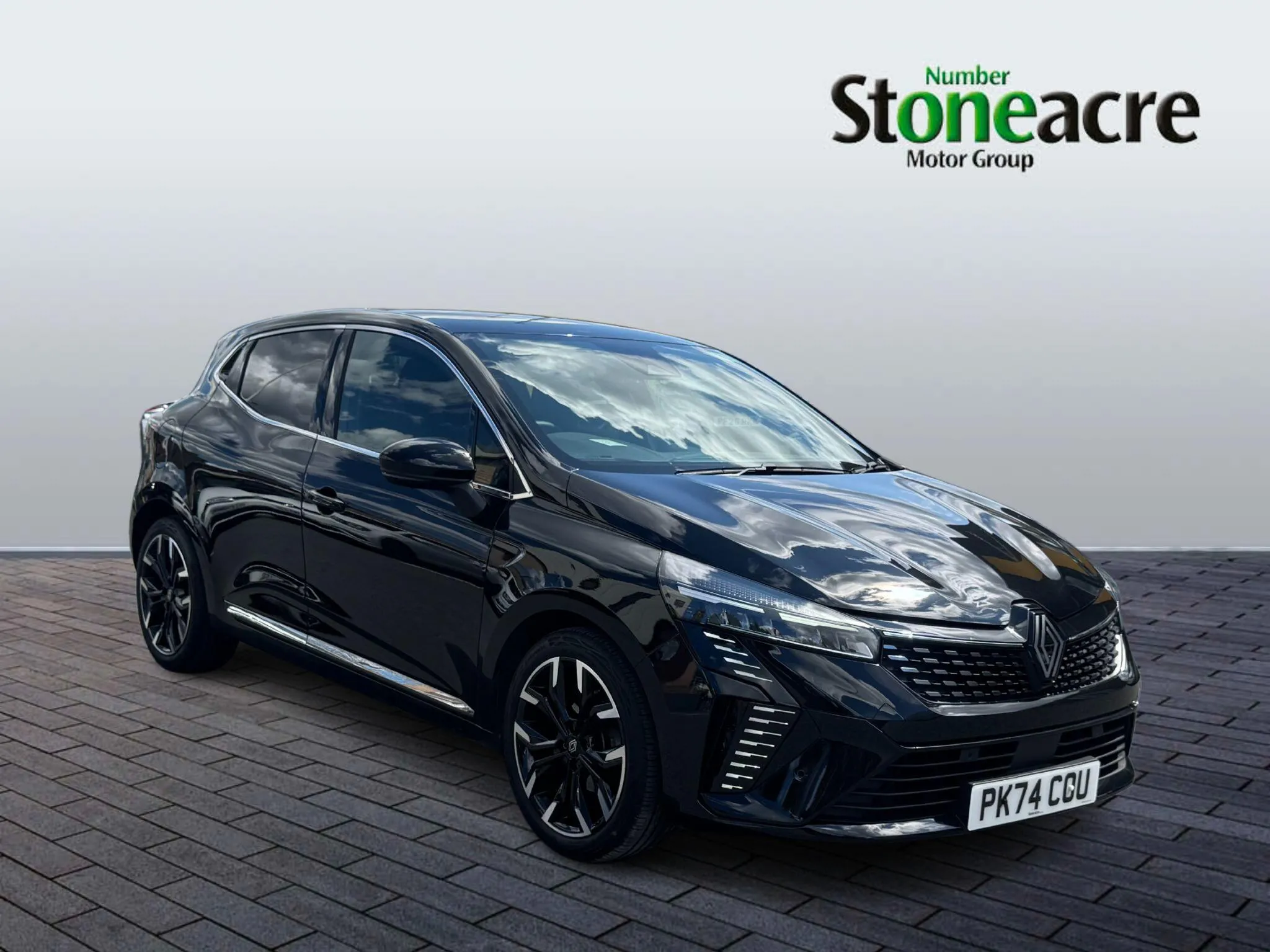 Renault Clio listing photo