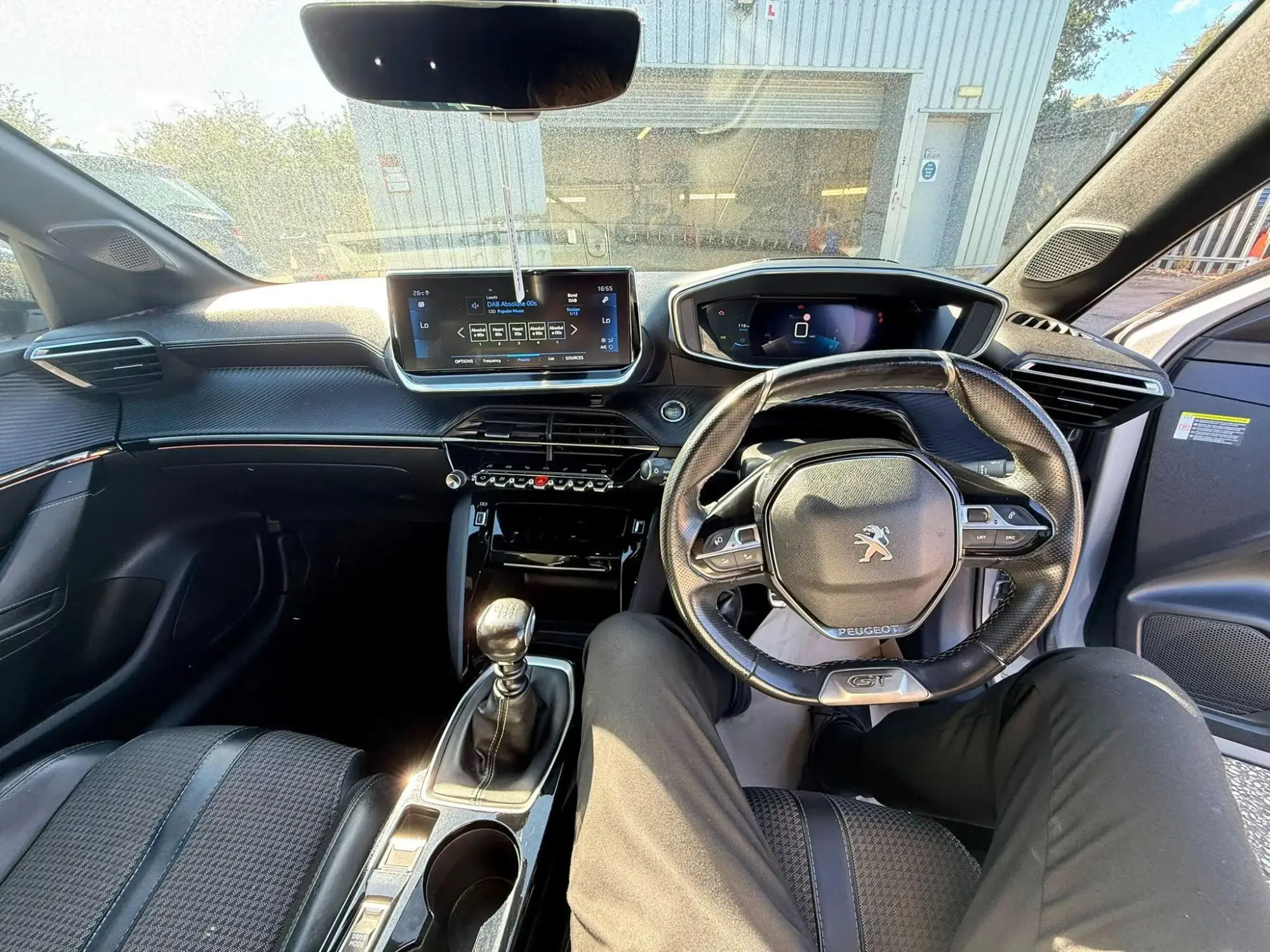Peugeot 208 Image 11