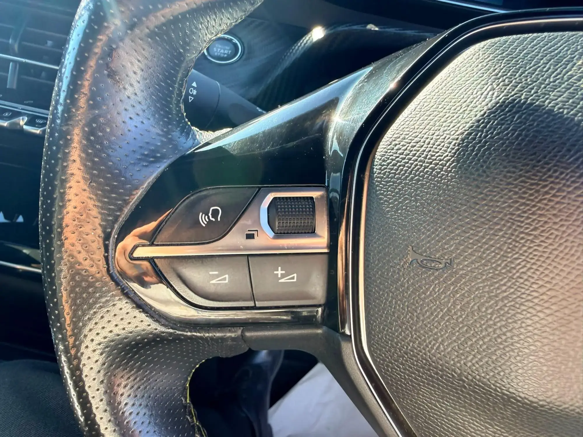 Peugeot 208 Image 12