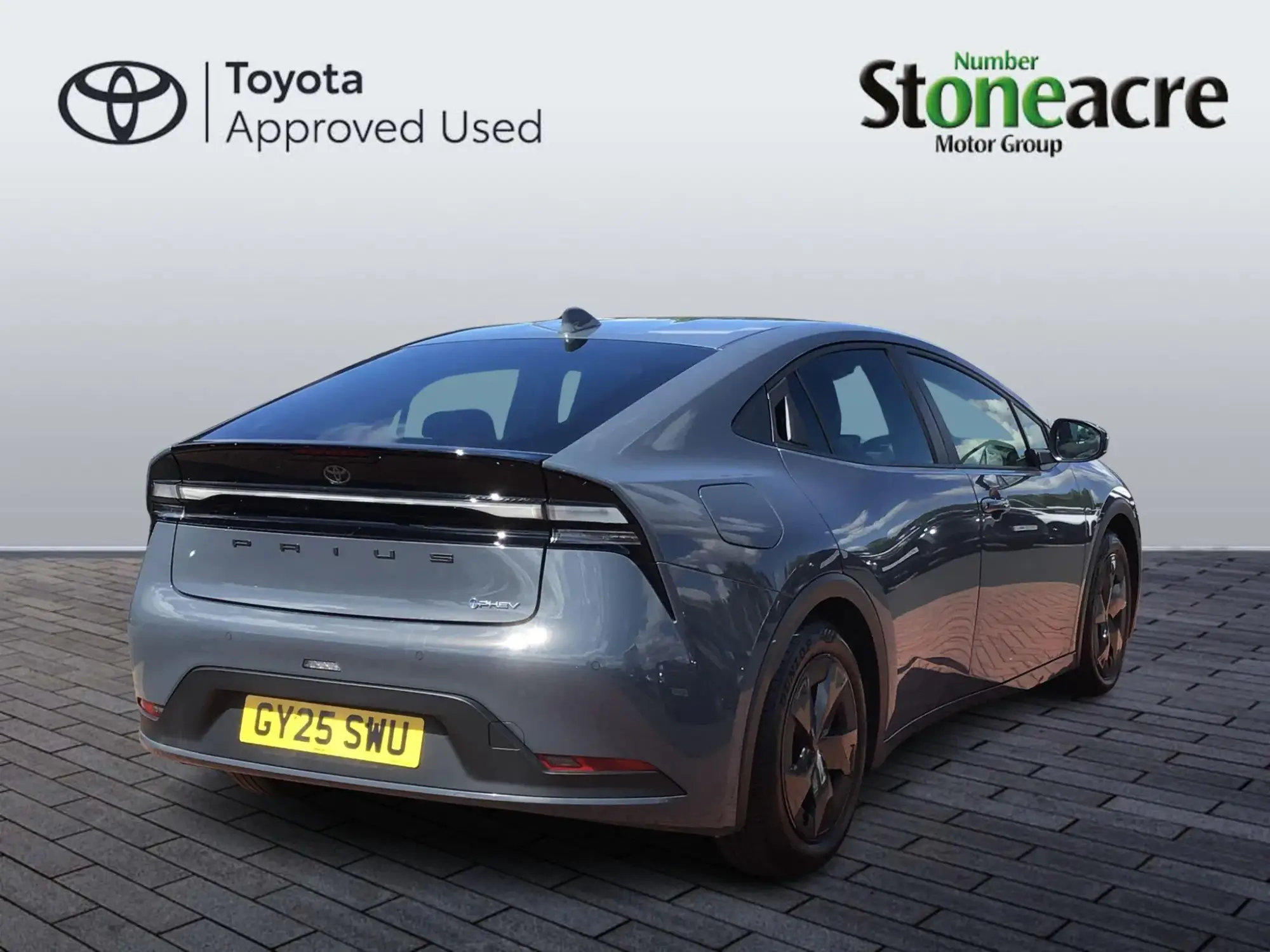 Toyota Prius Plug-in Hybrid 2.0 13.6 kWh Design CVT Euro 6 (s/s) 5dr GY25SWU Image 2 Toyota Prius Plug-in Hybrid 2.0 13.6 kWh Design CVT Euro 6 (s/s) 5dr GY25SWU Image 2