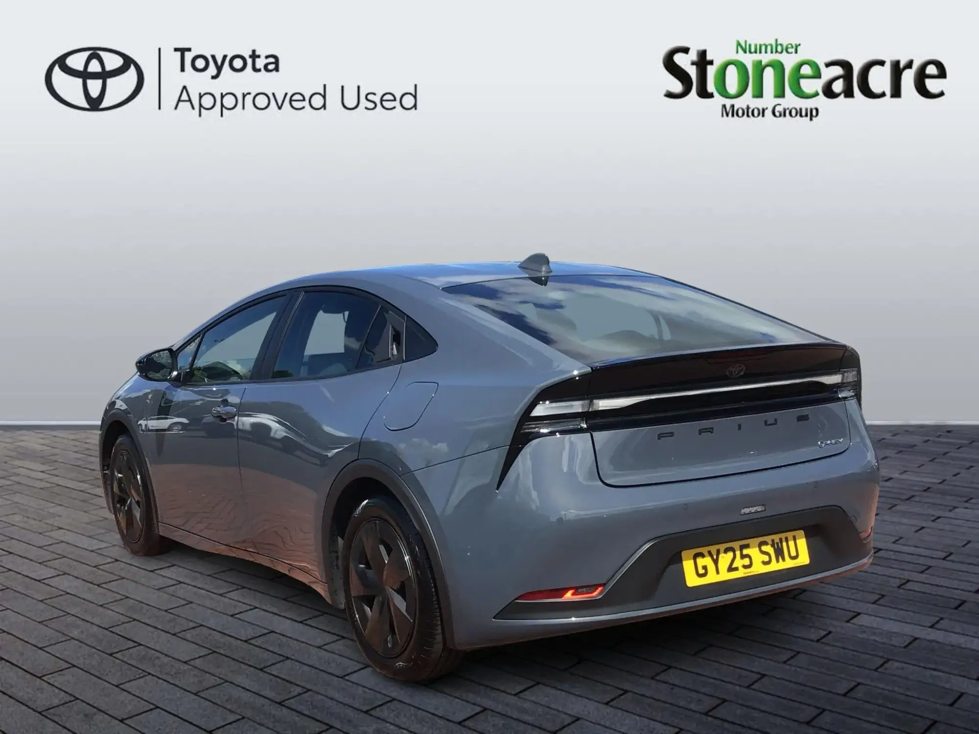 Toyota Prius Plug-in Hybrid 2.0 13.6 kWh Design CVT Euro 6 (s/s) 5dr GY25SWU Image 3 Toyota Prius Plug-in Hybrid 2.0 13.6 kWh Design CVT Euro 6 (s/s) 5dr GY25SWU Image 3
