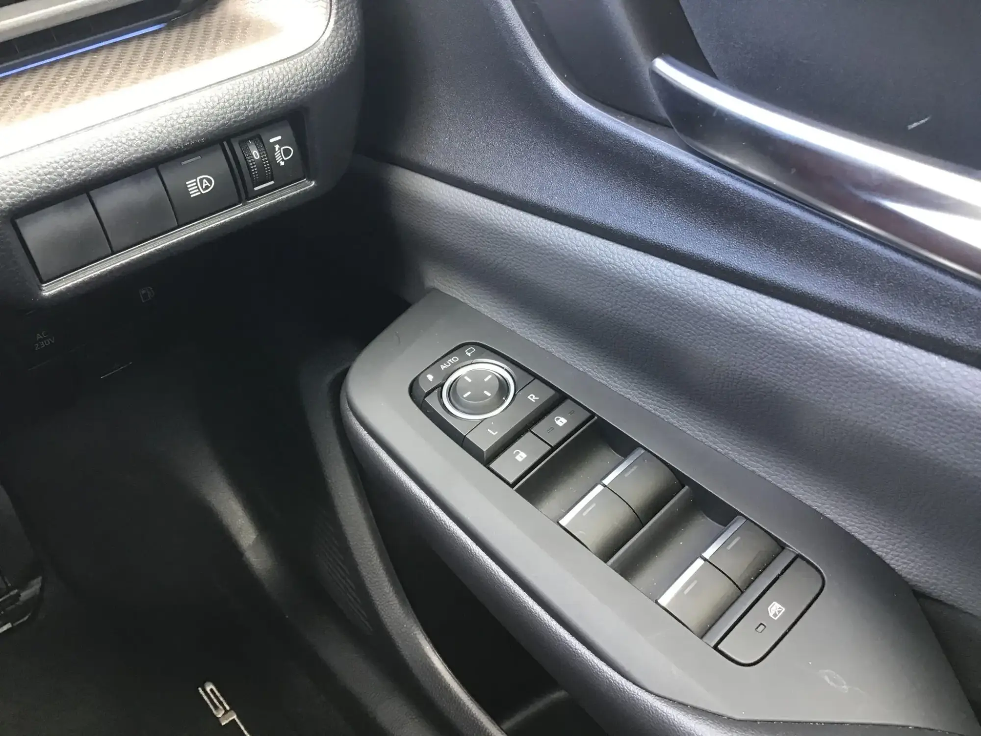 Toyota Prius Plug-in Hybrid Image 11