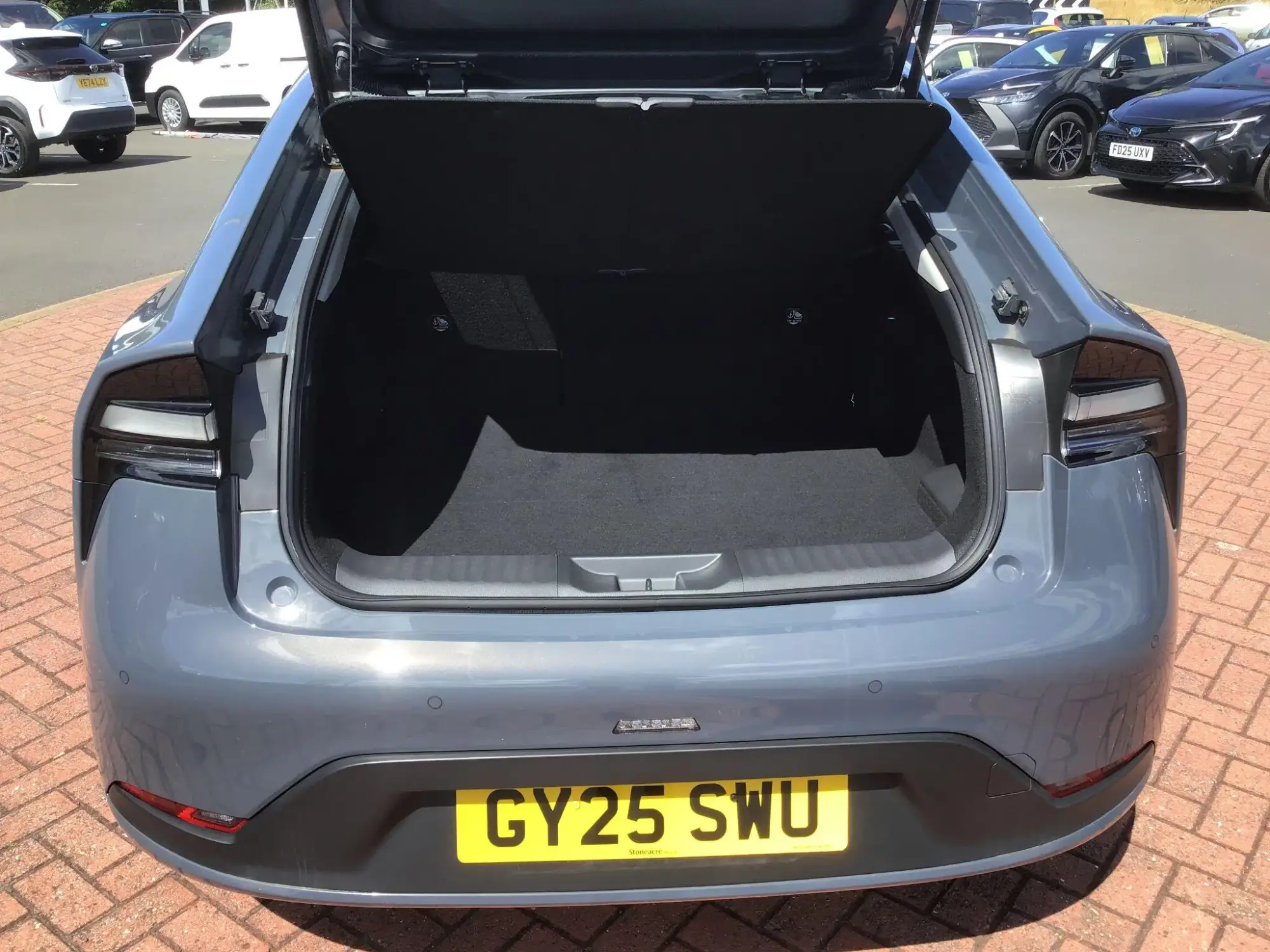 Toyota Prius Plug-in Hybrid Image 16