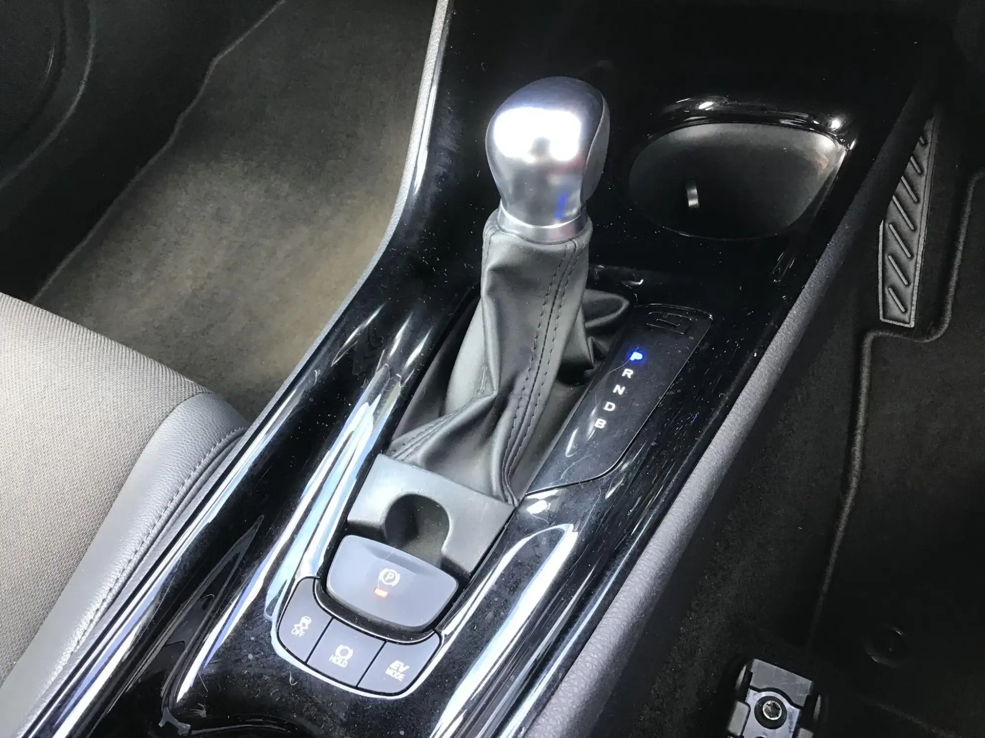 Toyota C-HR Self-Charging Hybrid Image 8