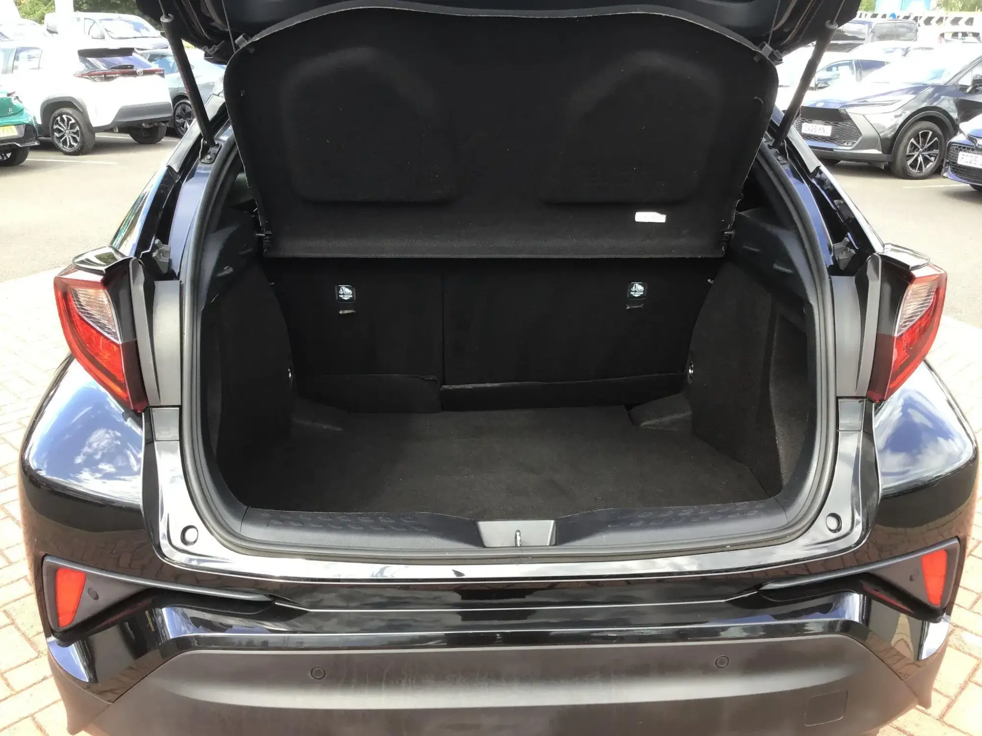 Toyota C-HR Self-Charging Hybrid Image 16
