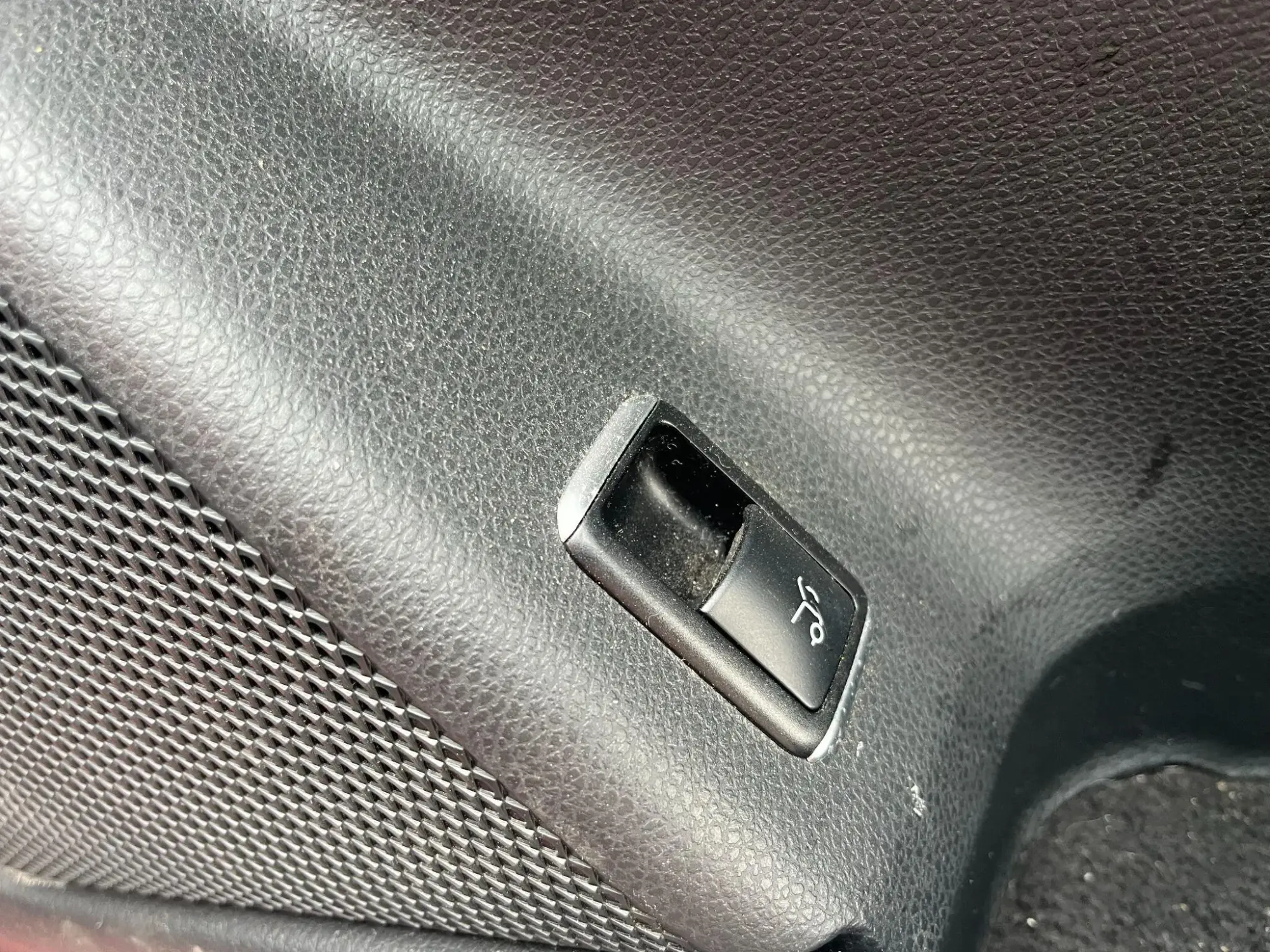 Mercedes-Benz GLA Image 16