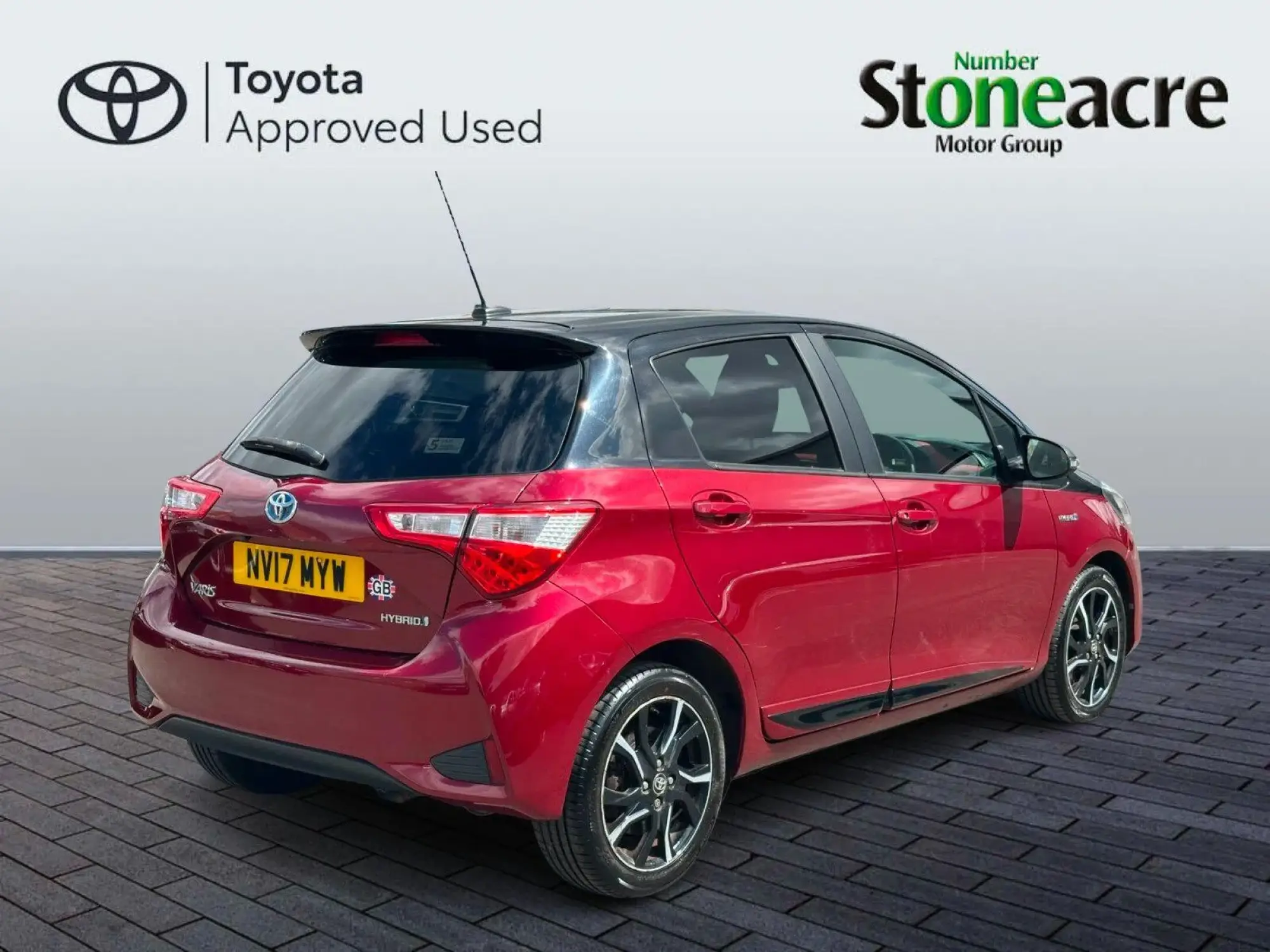 Toyota Yaris 1.5 VVT-h Blue Bi-Tone Hatchback 5dr Petrol Hybrid E-CVT Euro 6 (s/s) (100 ps) NV17MYW Image 2 Toyota Yaris 1.5 VVT-h Blue Bi-Tone Hatchback 5dr Petrol Hybrid E-CVT Euro 6 (s/s) (100 ps) NV17MYW Image 2
