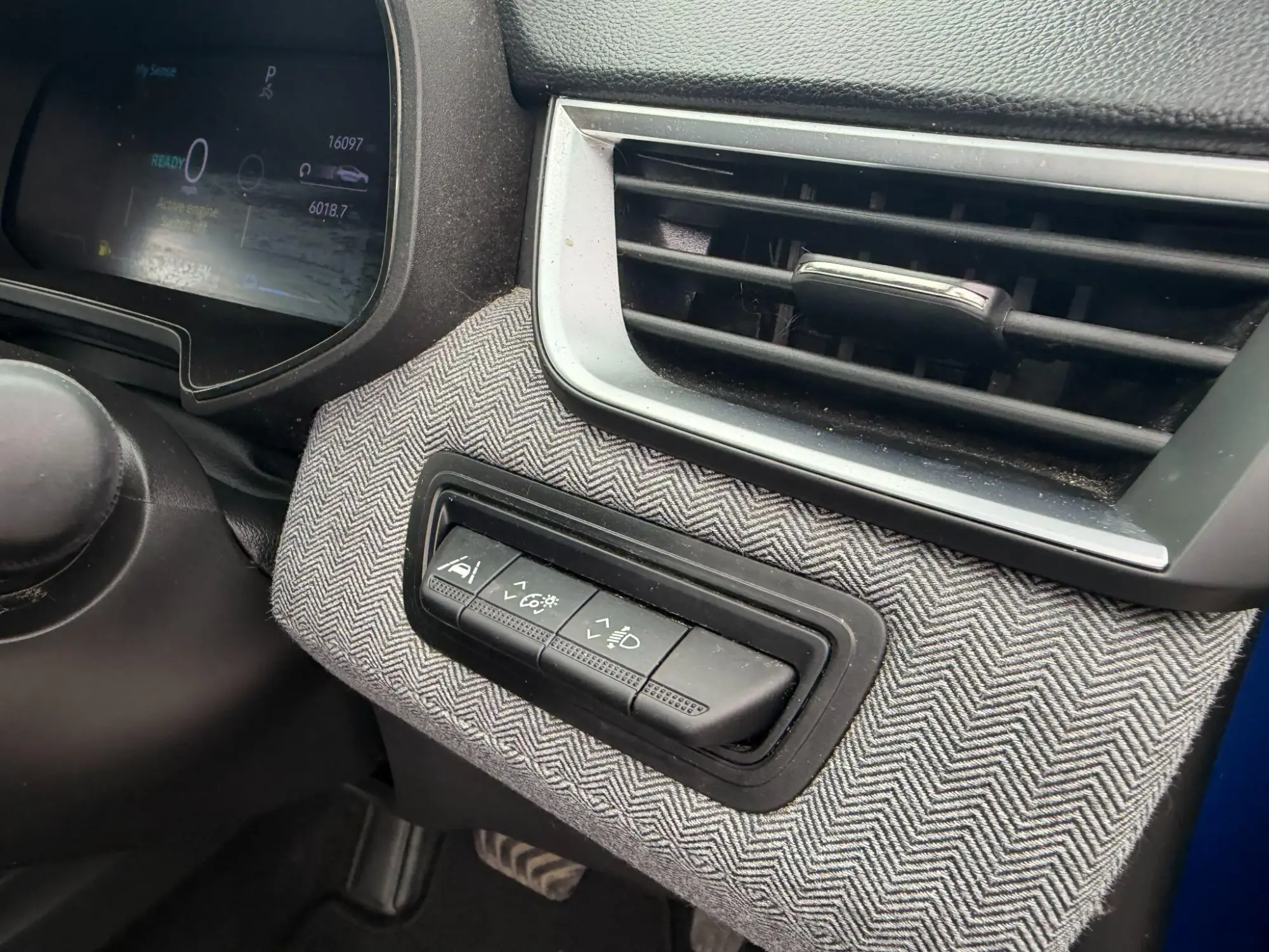 Renault Clio E-Tech Image 12