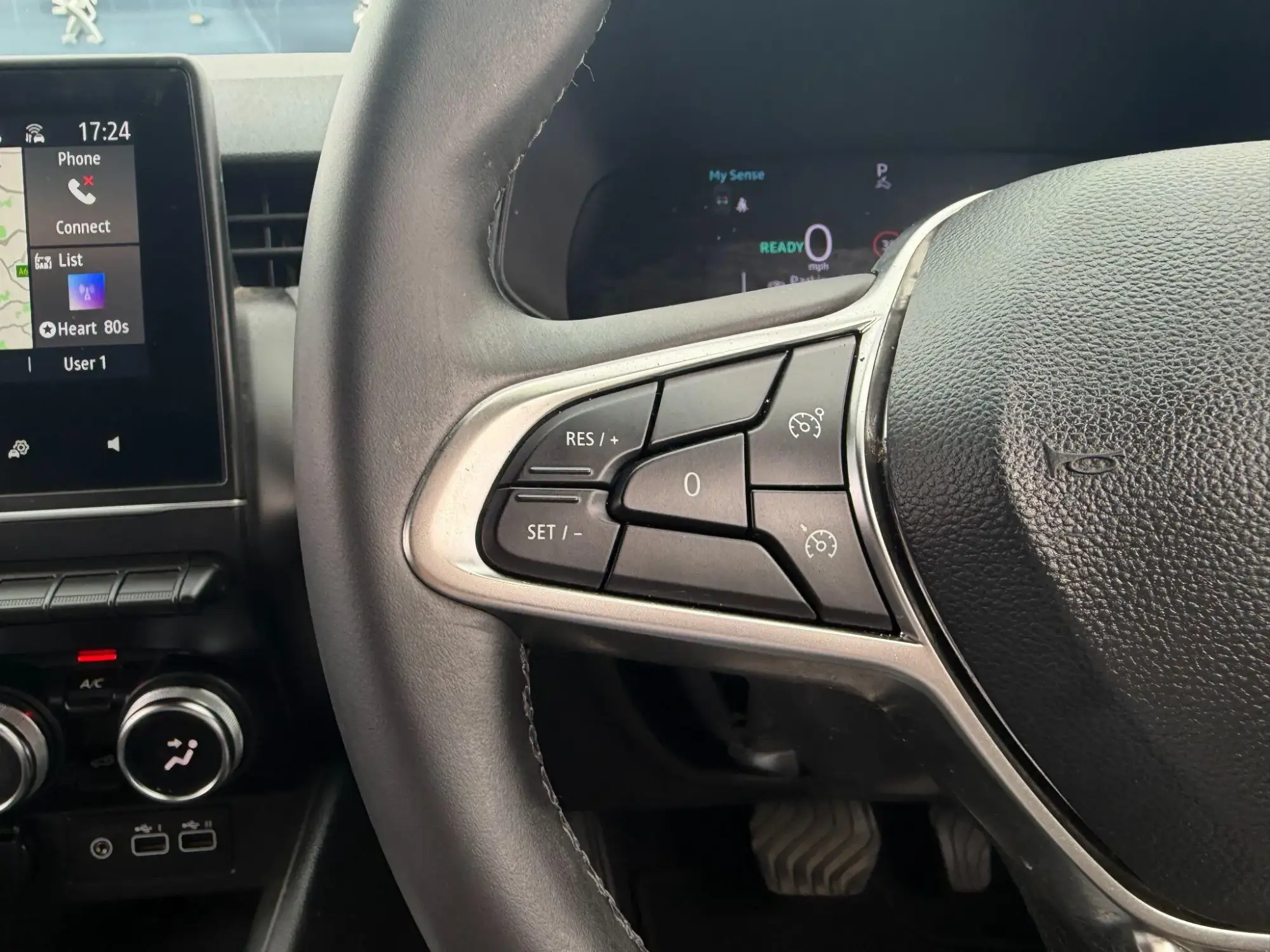 Renault Clio E-Tech Image 17