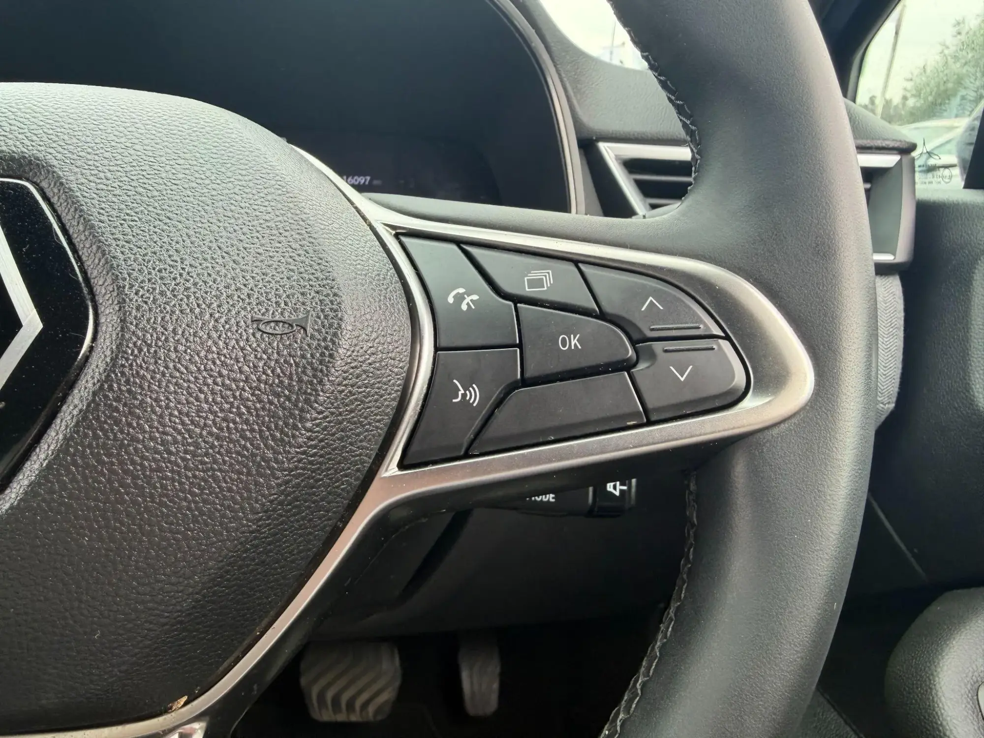 Renault Clio E-Tech Image 18