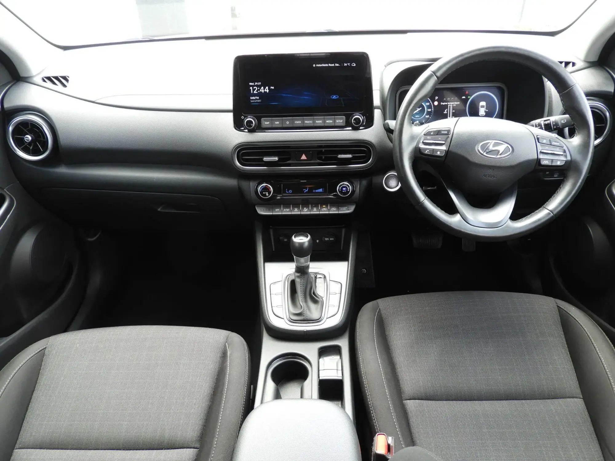 Hyundai KONA Hybrid Image 12