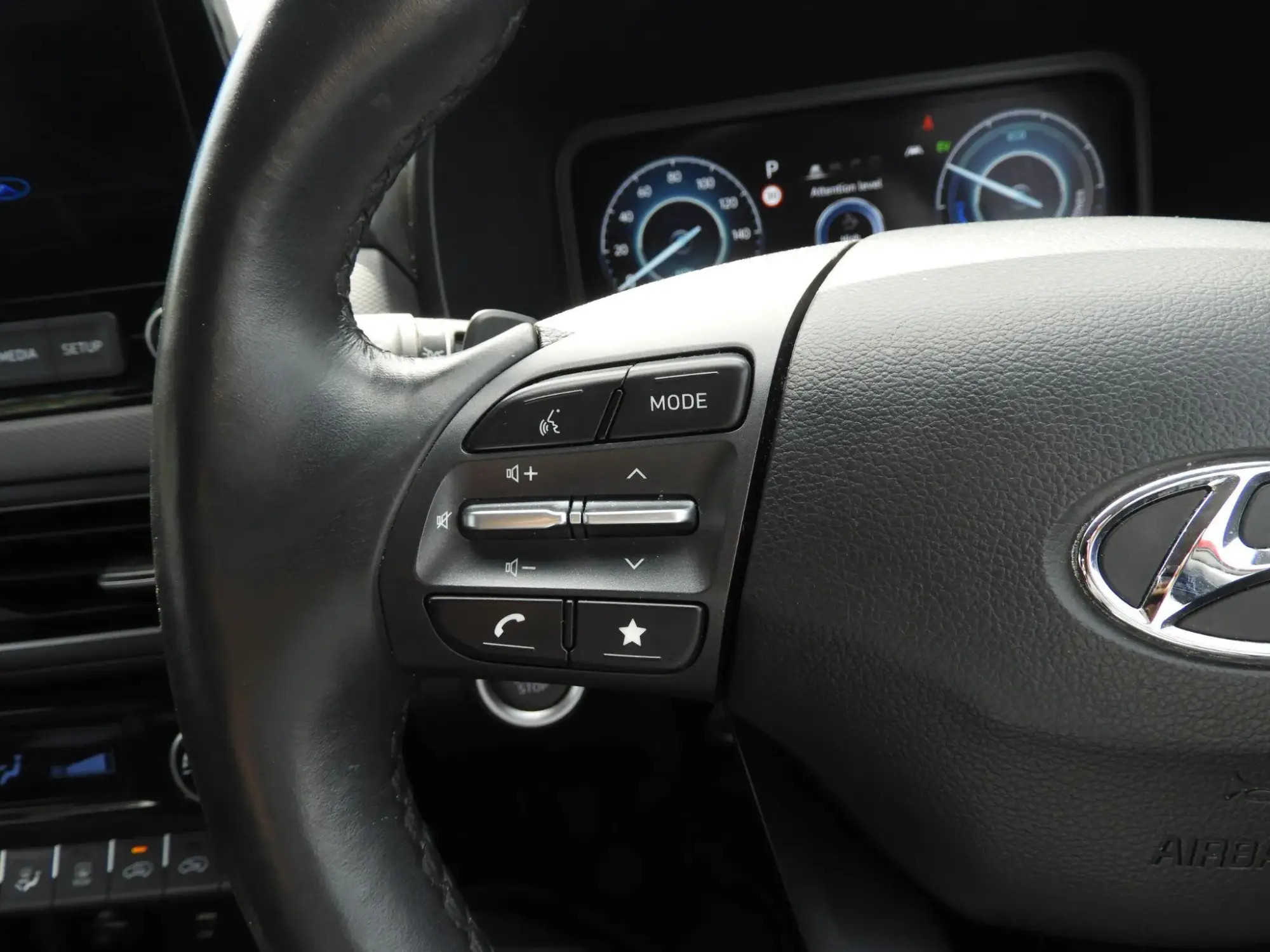 Hyundai KONA Hybrid Image 18