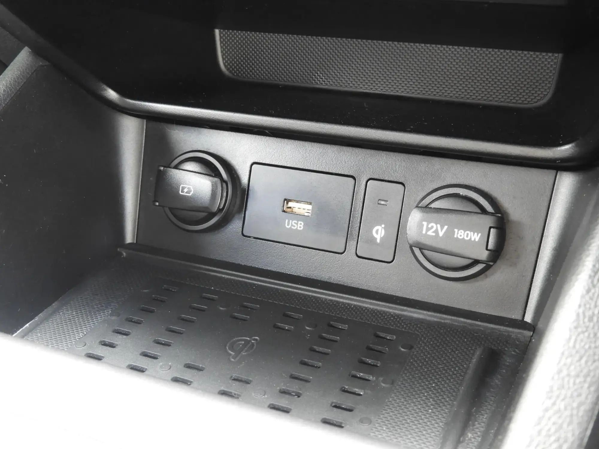 Hyundai KONA Hybrid Image 19
