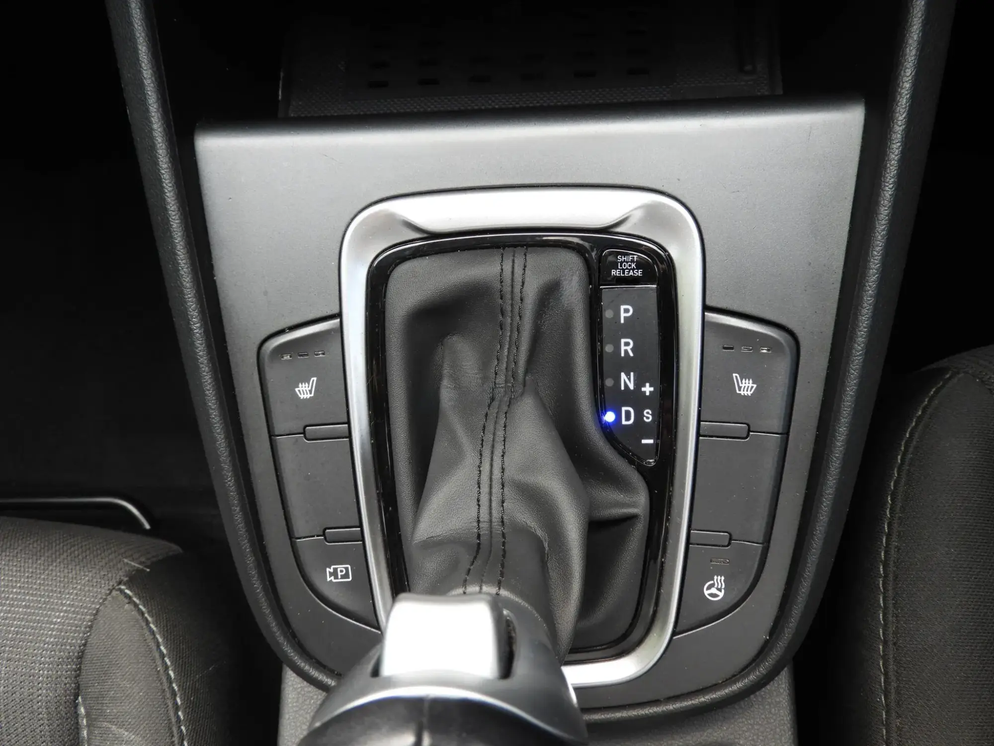 Hyundai KONA Hybrid Image 20