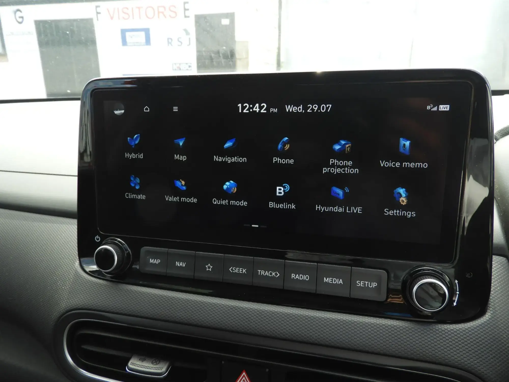 Hyundai KONA Hybrid Image 25