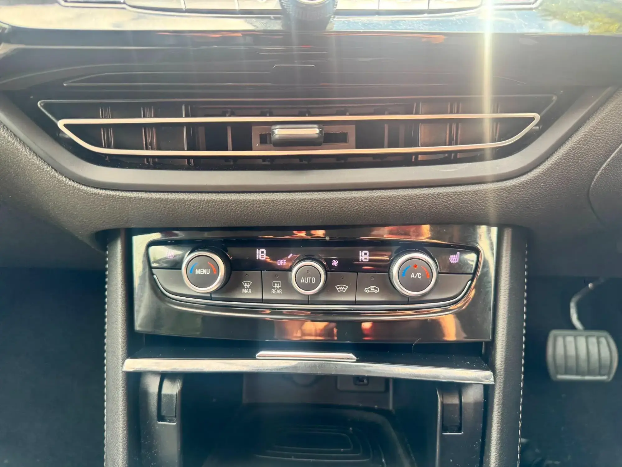 Vauxhall Grandland PHEV Image 14